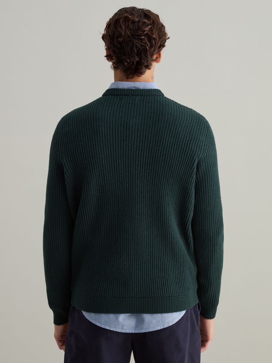 Pullover con lavorazione a trecce_3
