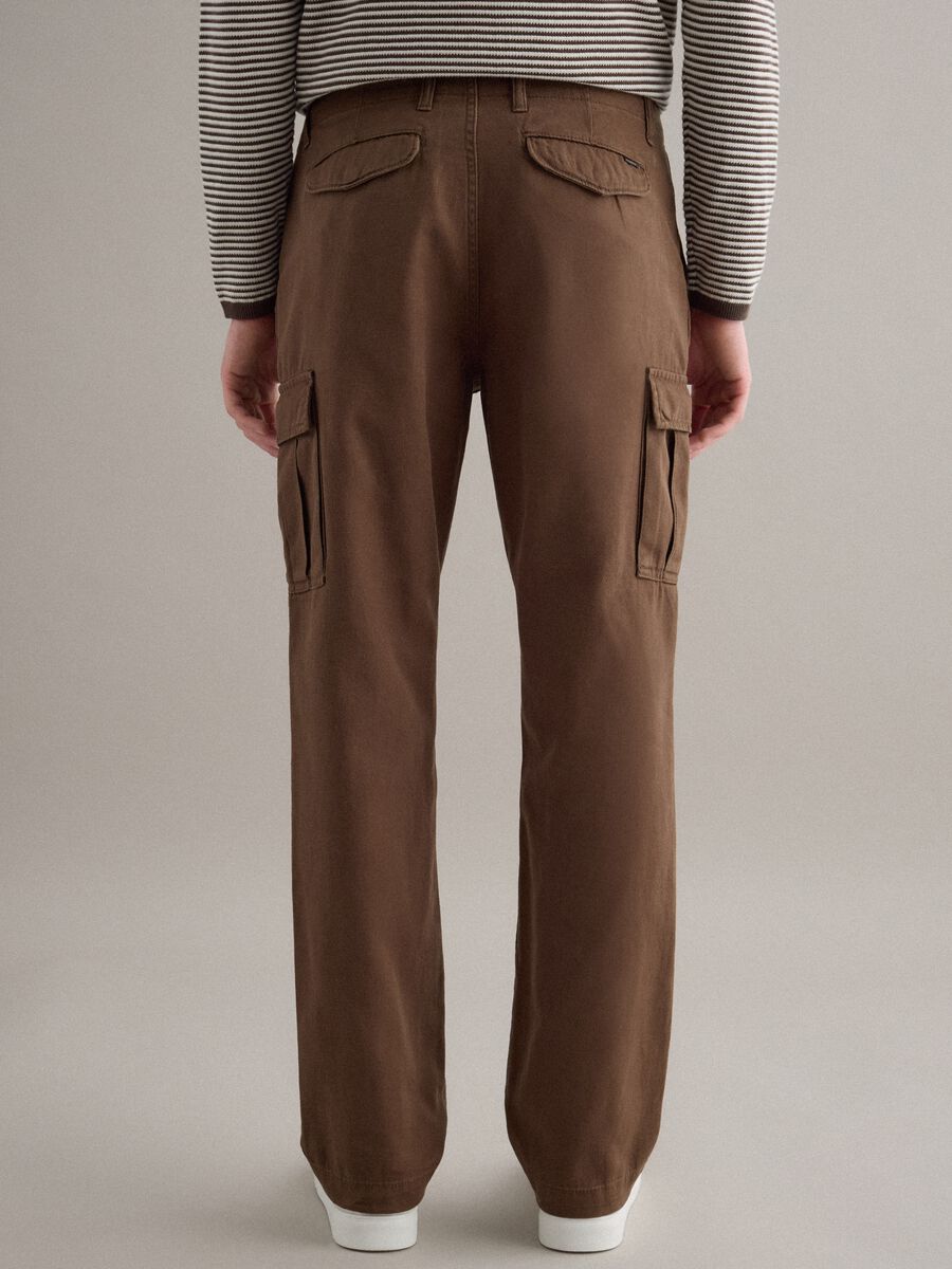 Brown regular fit cotton and linen cargo trousers_2