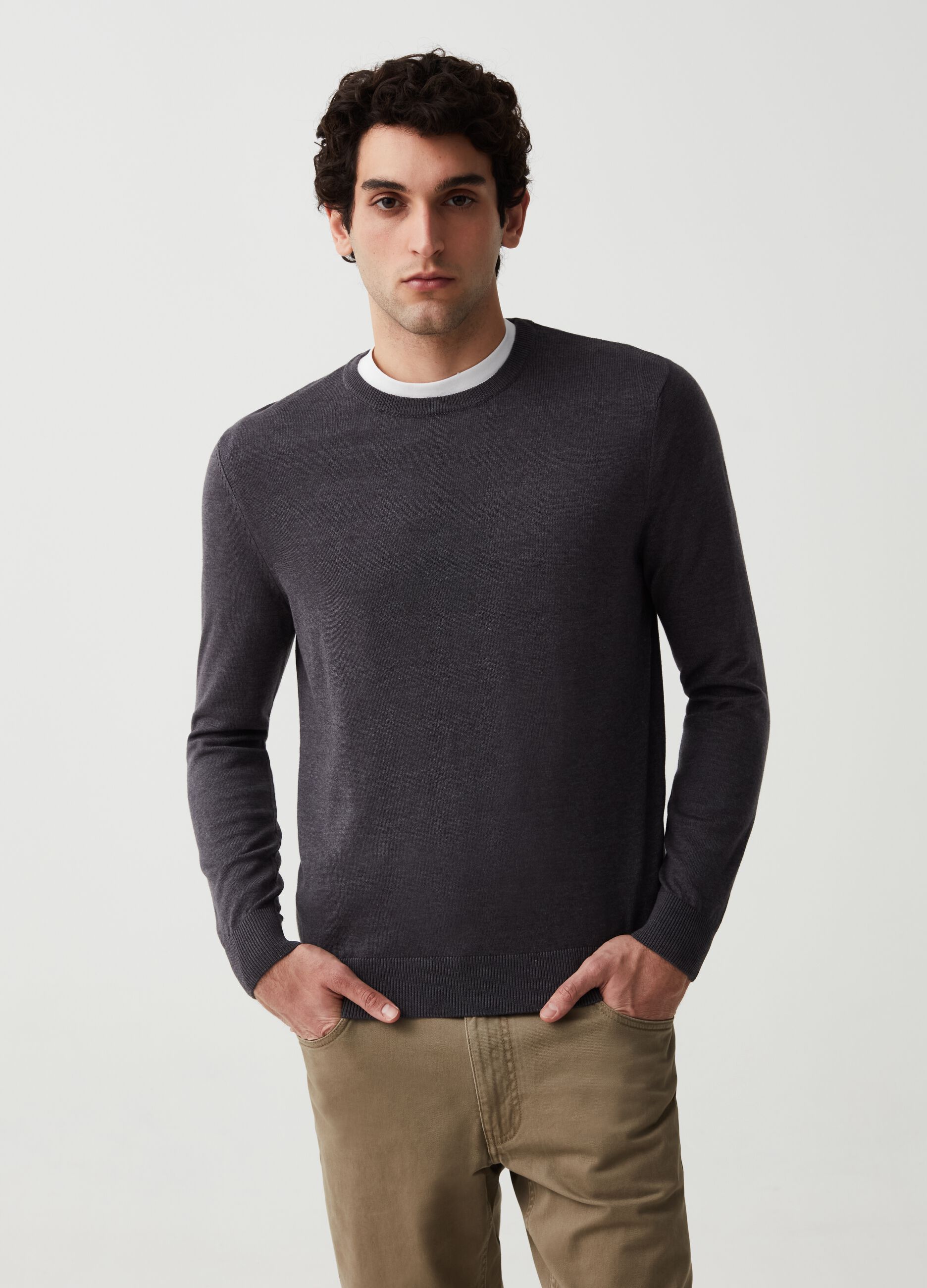 Round neck pullover