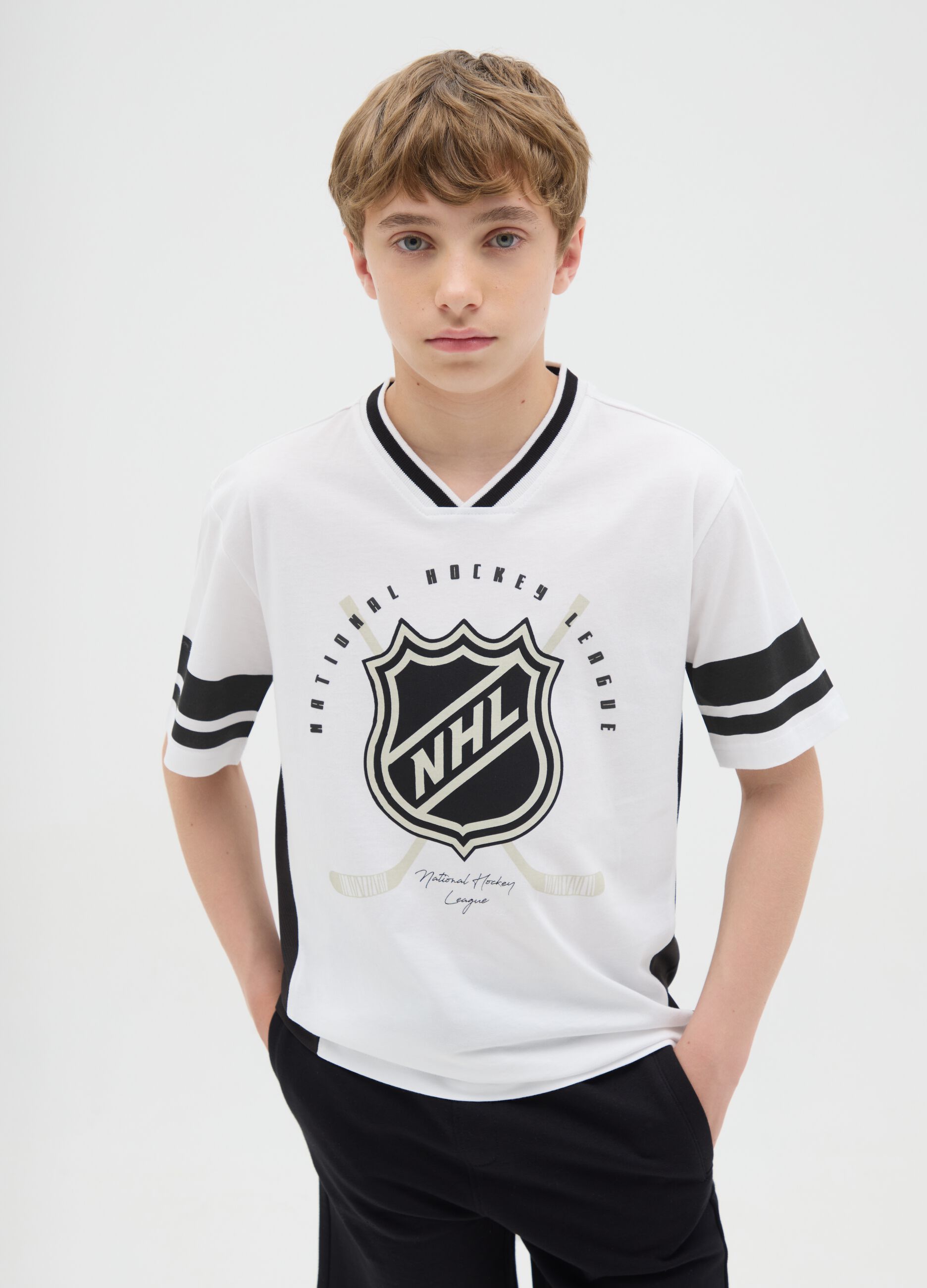 Black and white two-tone cotton T-shirt with NHL print
