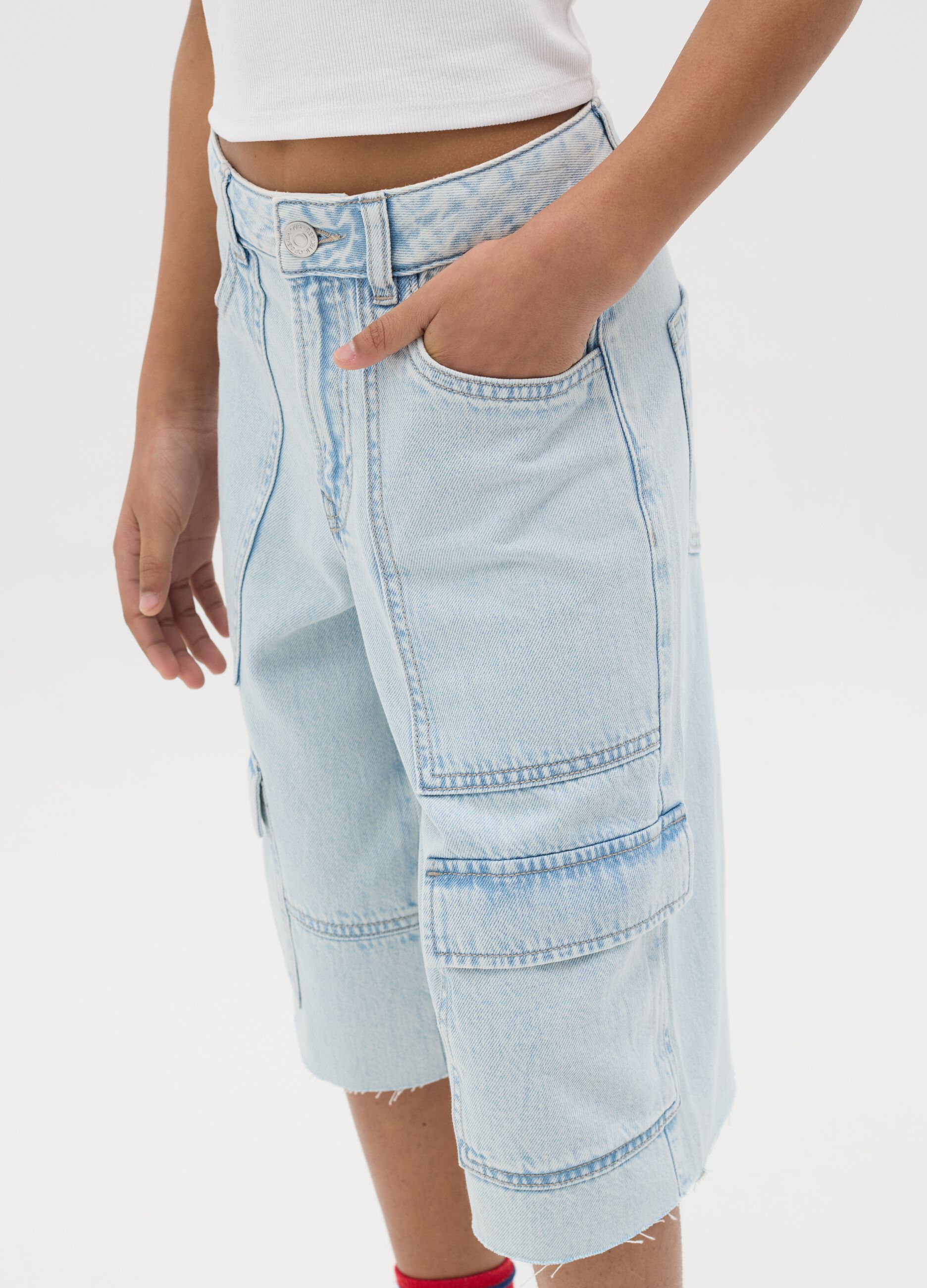 Girls’ light blue regular-fit shorts in 100% cotton with adjustable waist