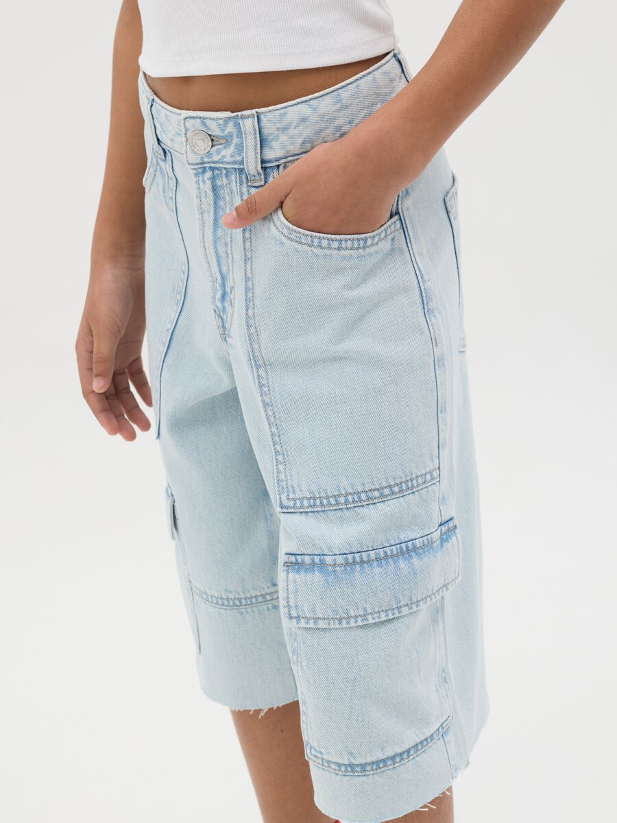 Girls’ light blue regular-fit shorts in 100% cotton with adjustable waist_2