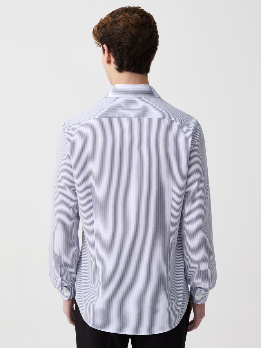 Slim-fit easy-iron pinstripe shirt_2