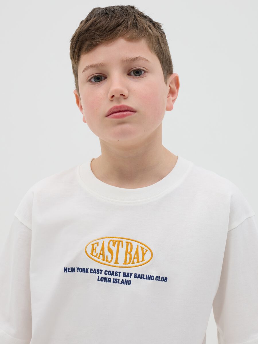 White cotton T-shirt with "East Bay" embroidery_1