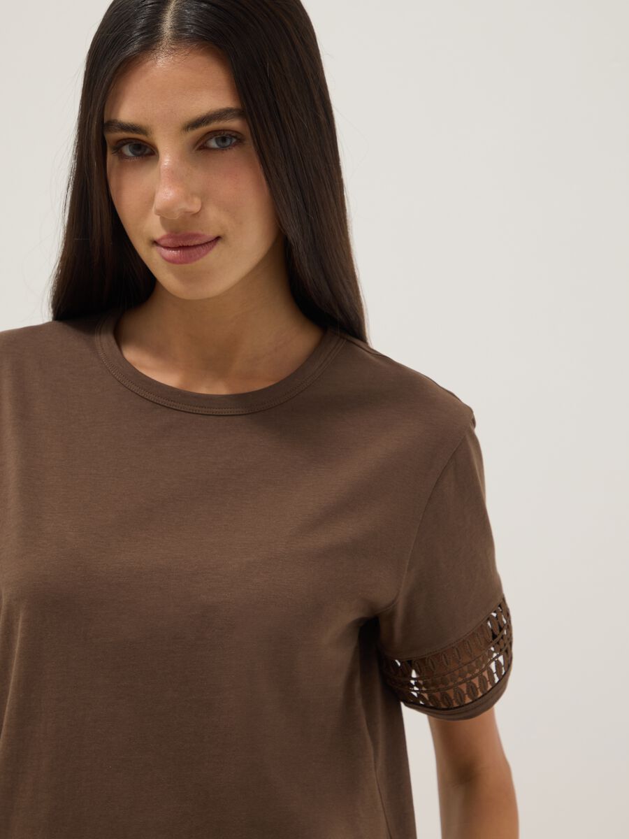 T-shirt marrone in puro cotone con maniche corte_2