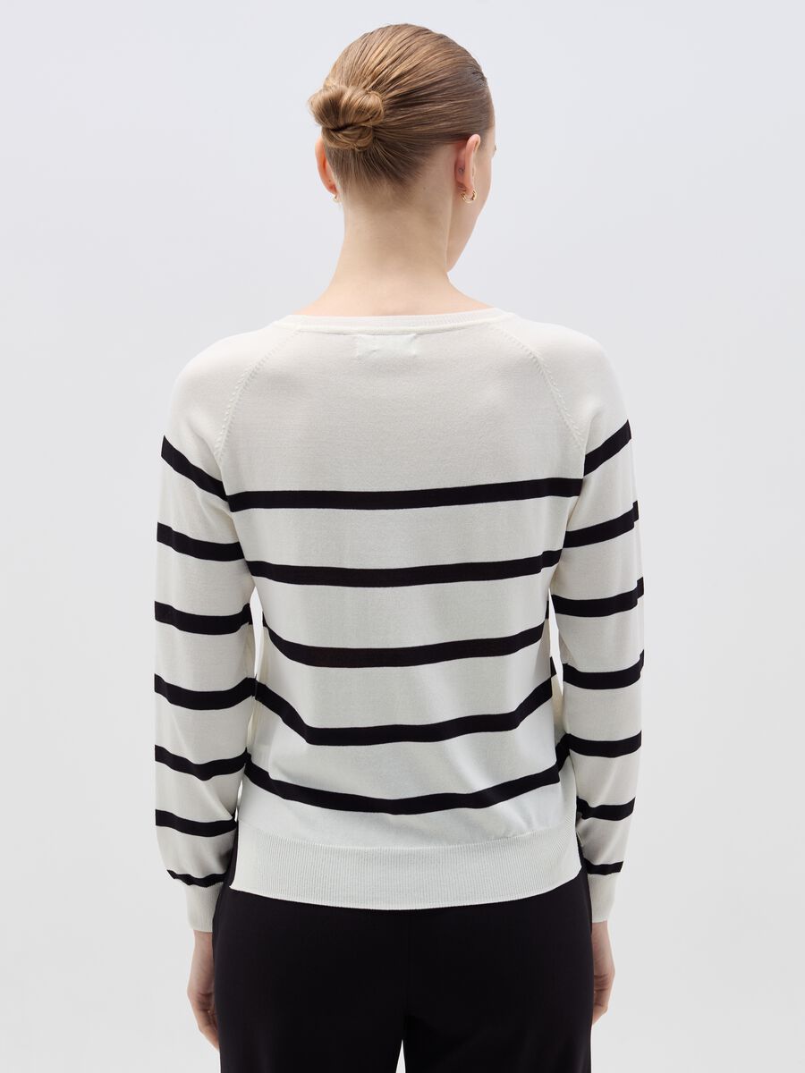 Striped top with long raglan sleeves_2