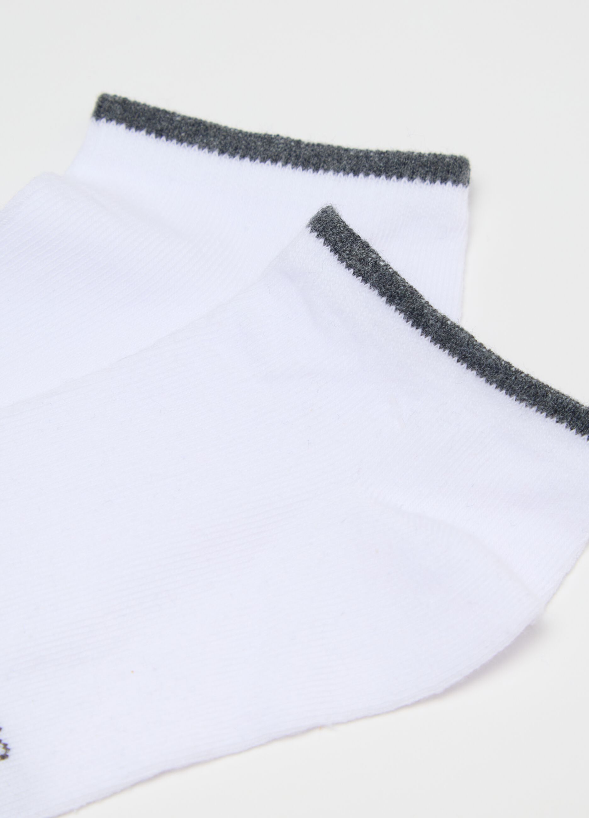 Three-pack white stretch pop socks