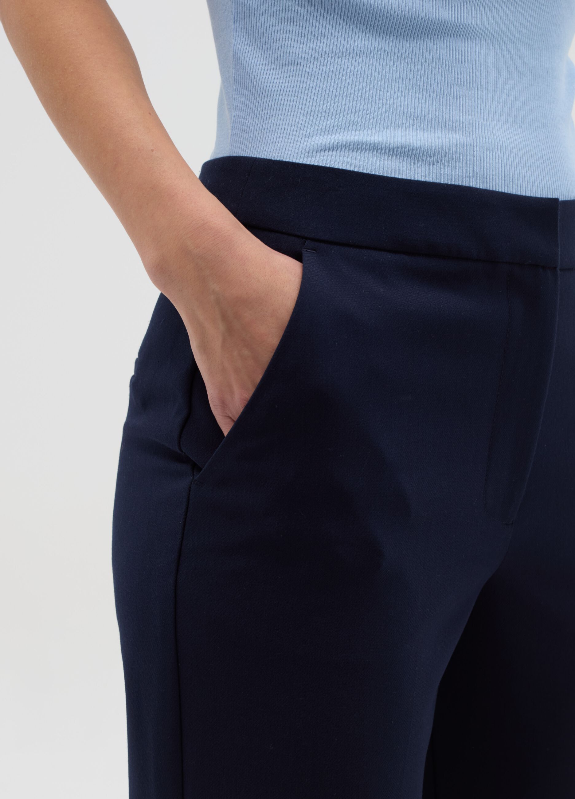 Crop trousers with folds