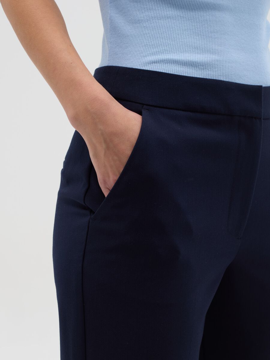 Crop trousers with folds_3