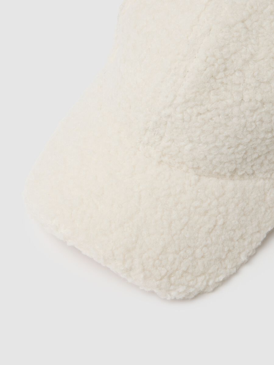 White Fleece Hat_1