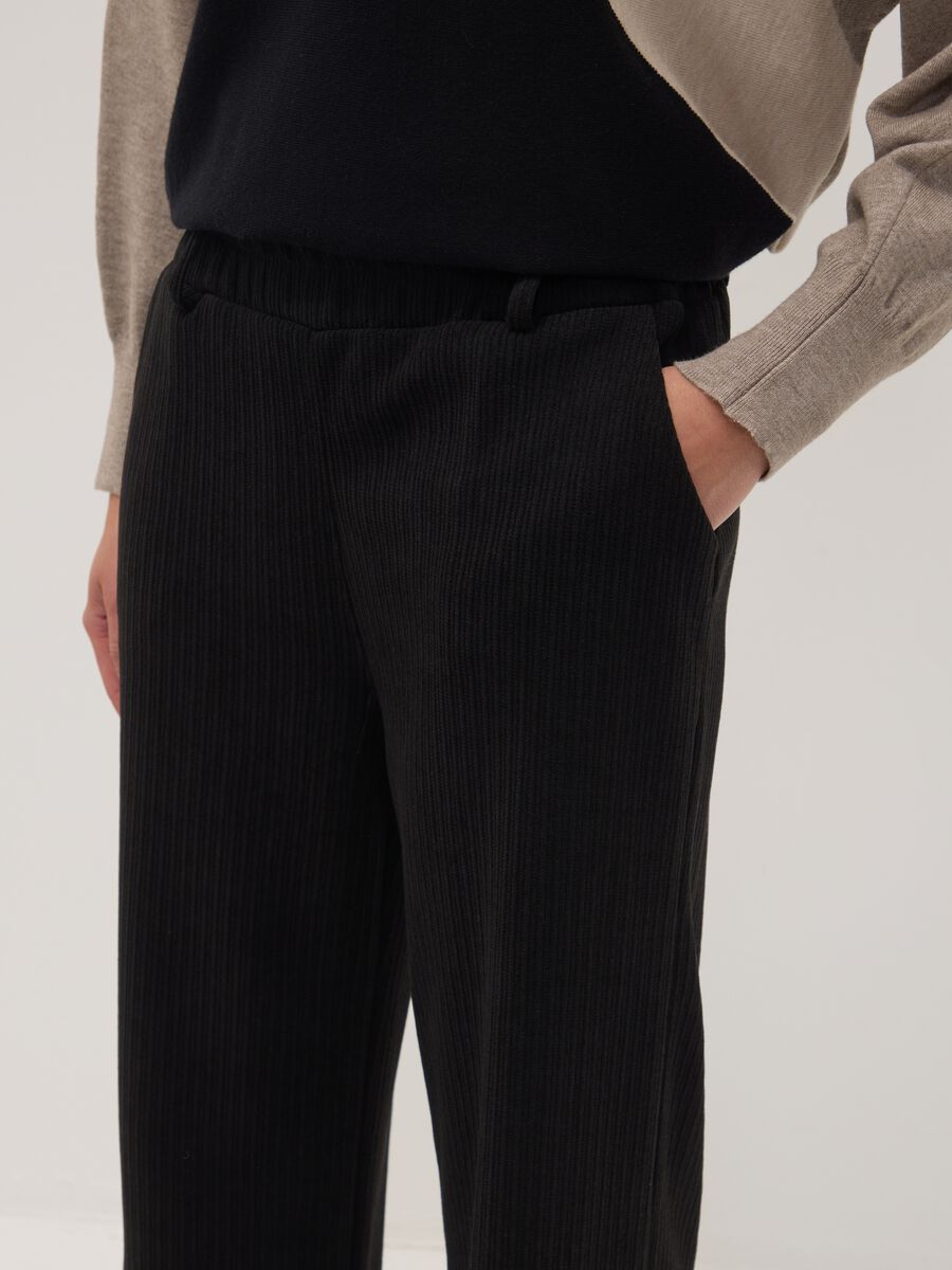Black wide-leg stretch trousers with regular fit_2