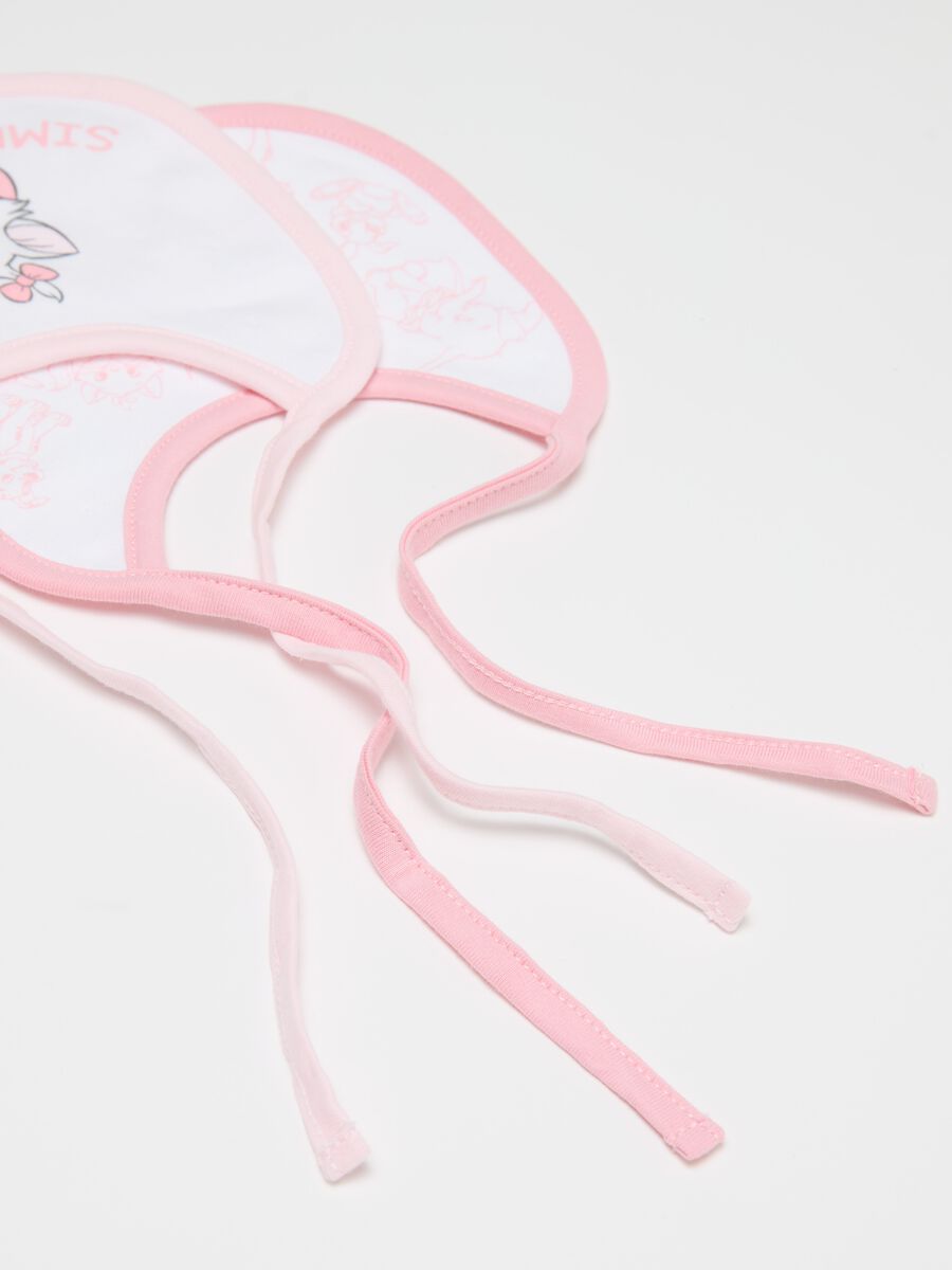 Two-pack bibs with Marie print_2