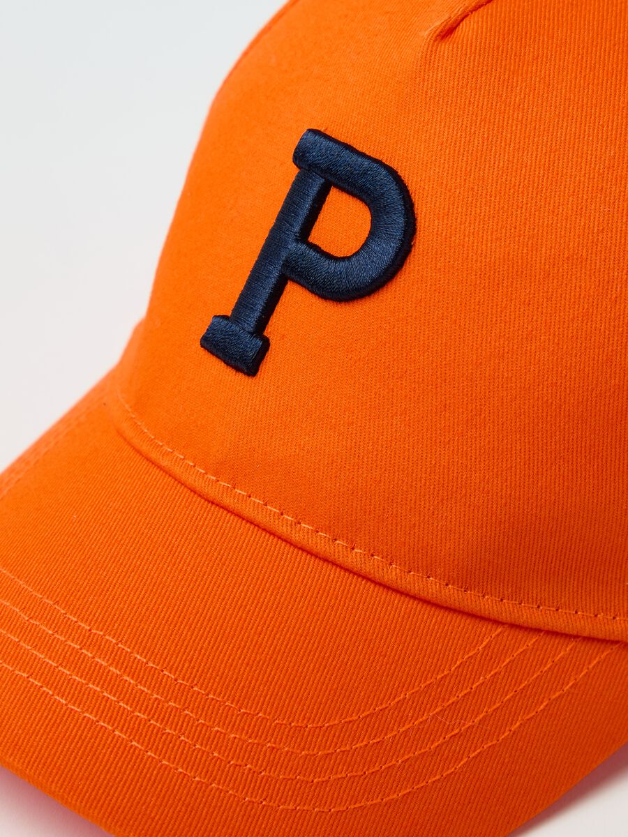 Baseball cap with embroidered logo_2