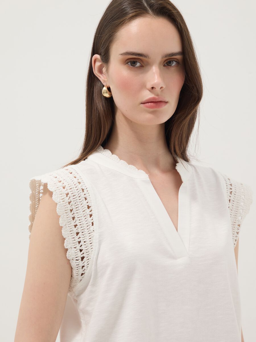 White pure cotton regular-fit top with crochet inserts_0