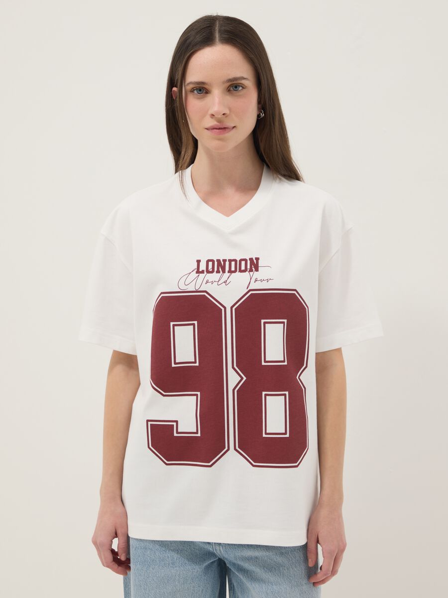 Oversized white pure cotton T-shirt with print and V-neck_1