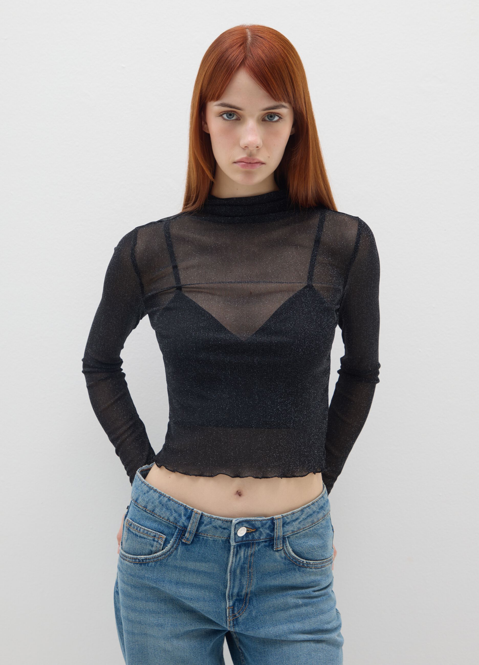 Maglia nera regular fit con maniche lunghe
