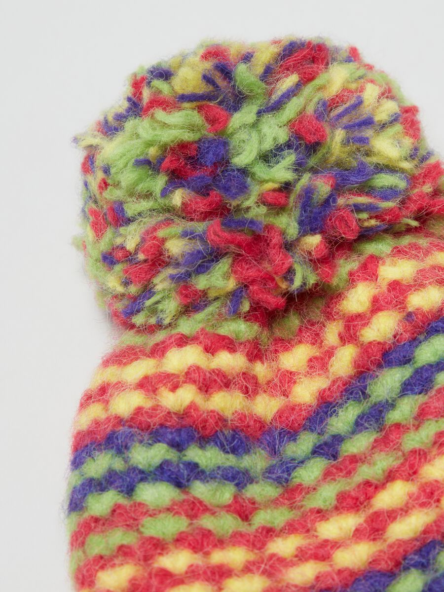 Berretto multicolore con pon pon_1