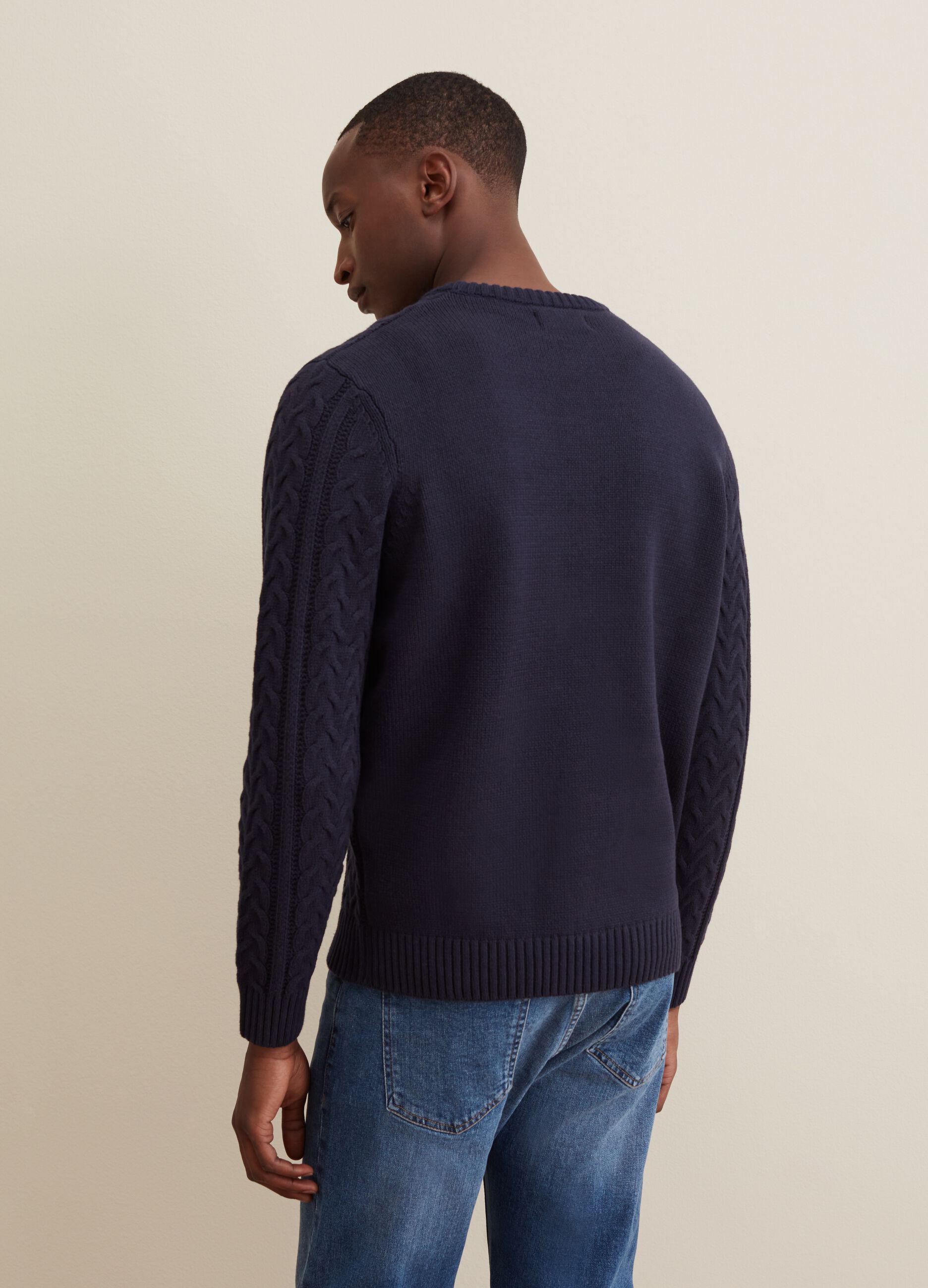 Pullover con lavorazione a trecce_2
