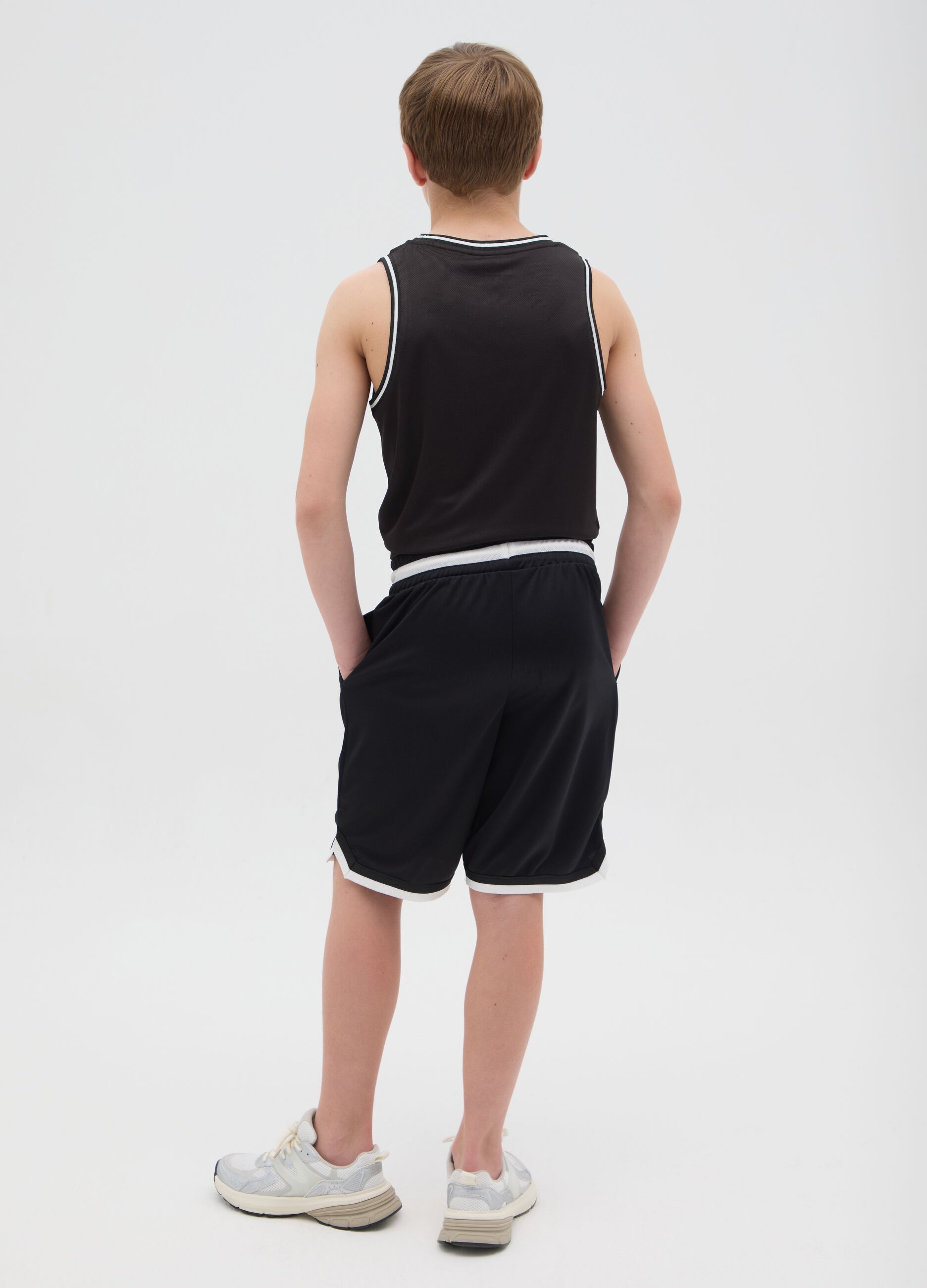 Boys’ shorts in multicoloured fabric with regular fit