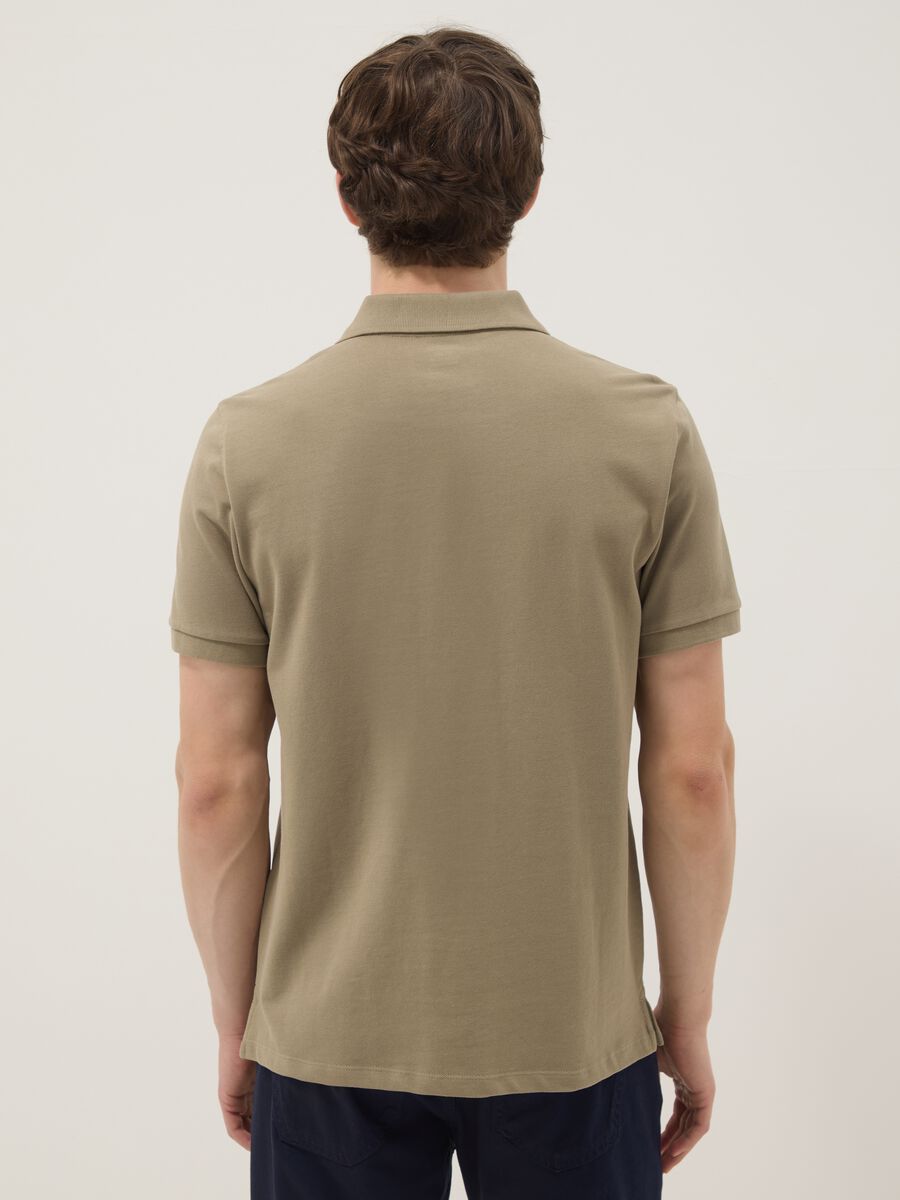 Polo beige in puro cotone organico a maniche corte regular fit_3