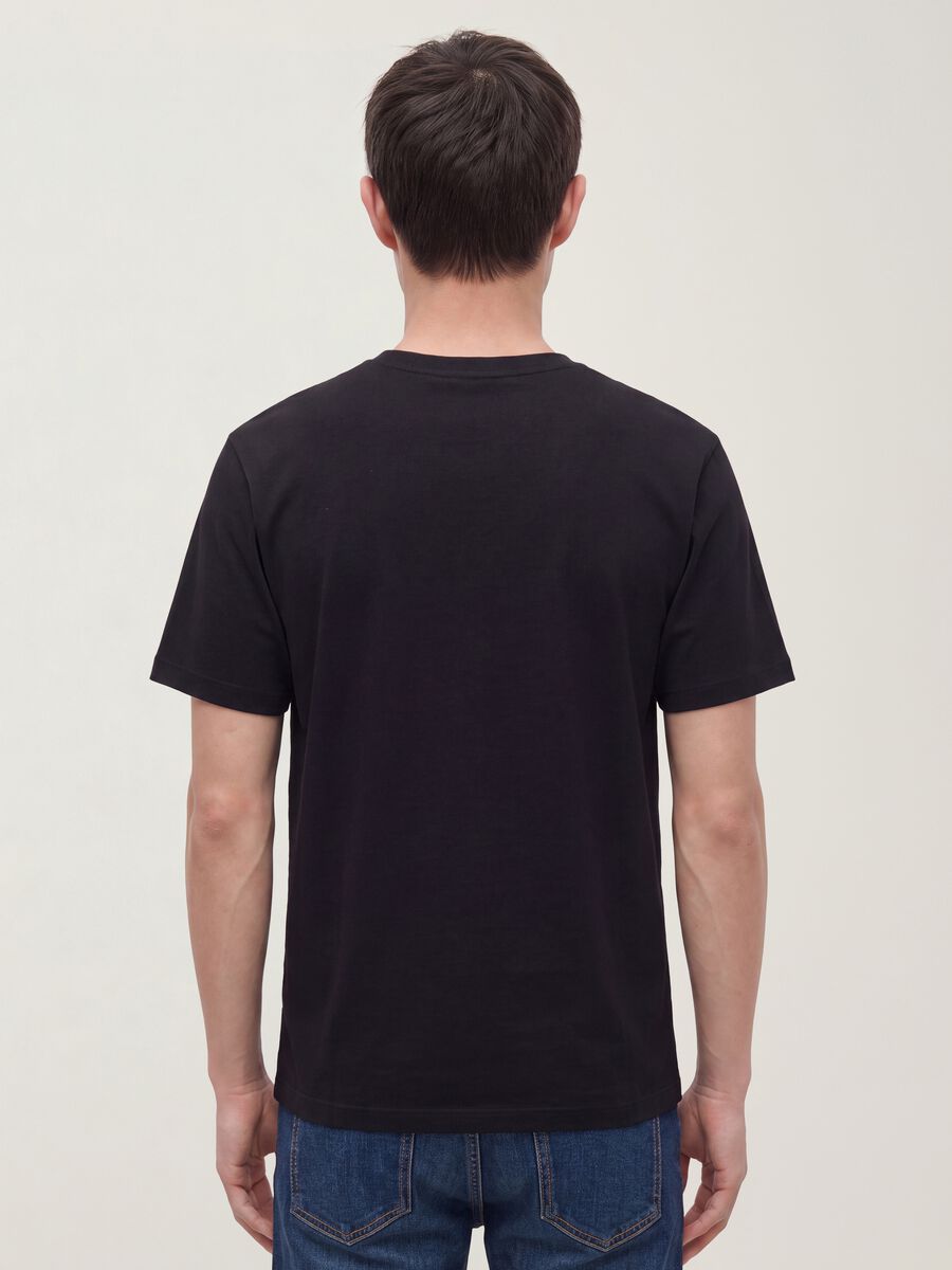 T-shirt nera in puro cotone a girocollo relaxed fit_3