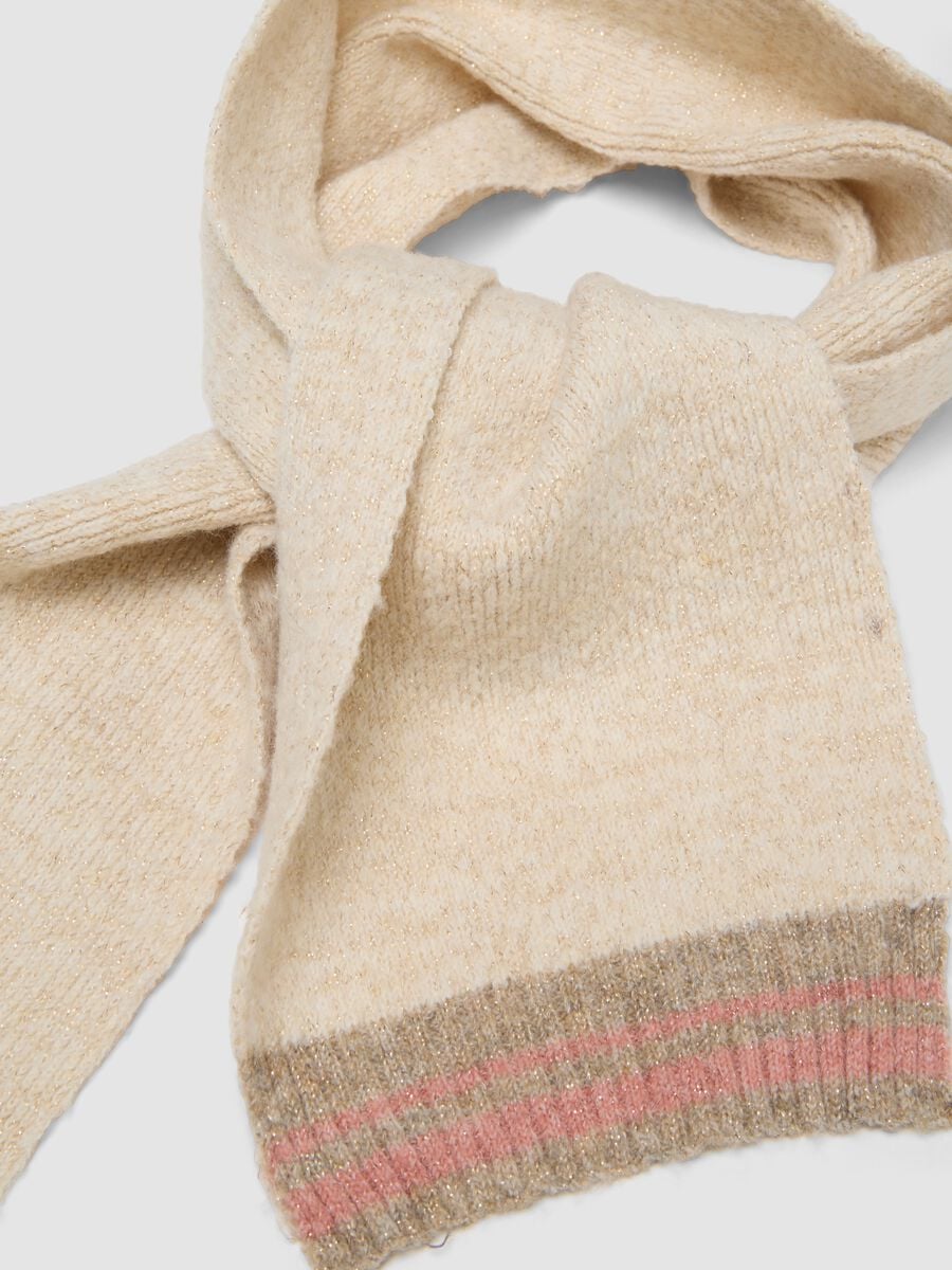 Sciarpa beige in tessuto elasticizzato con fili luminosi_1