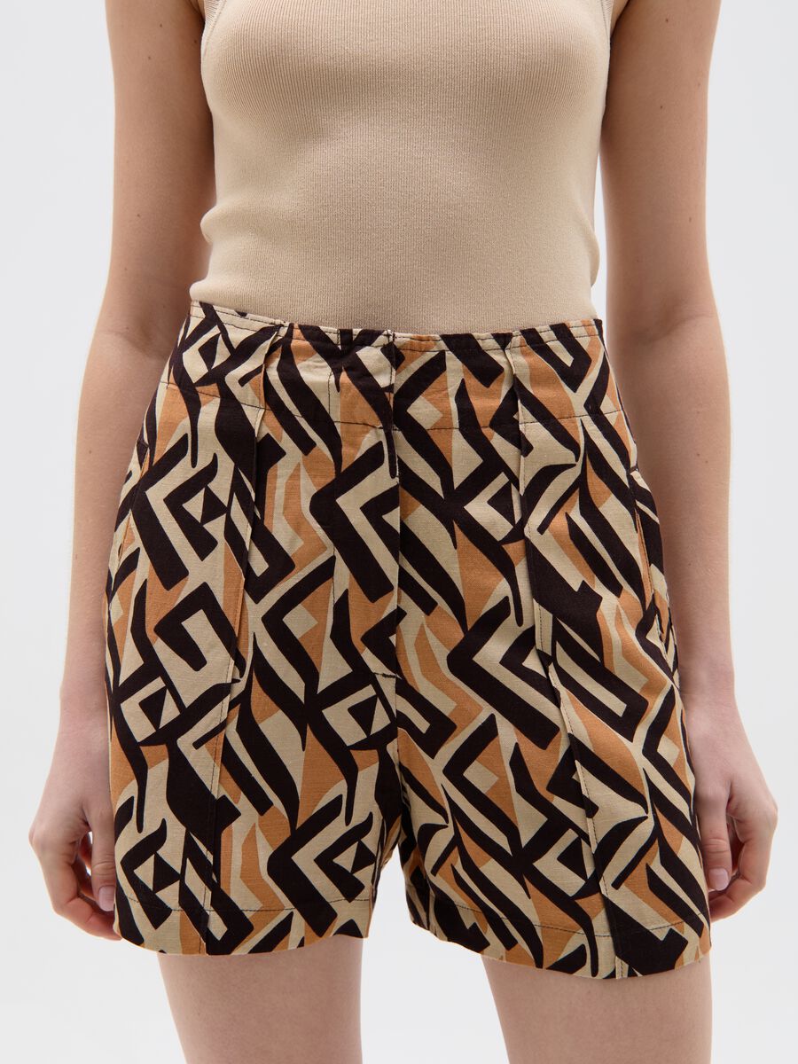 Linen and viscose shorts with darts_2