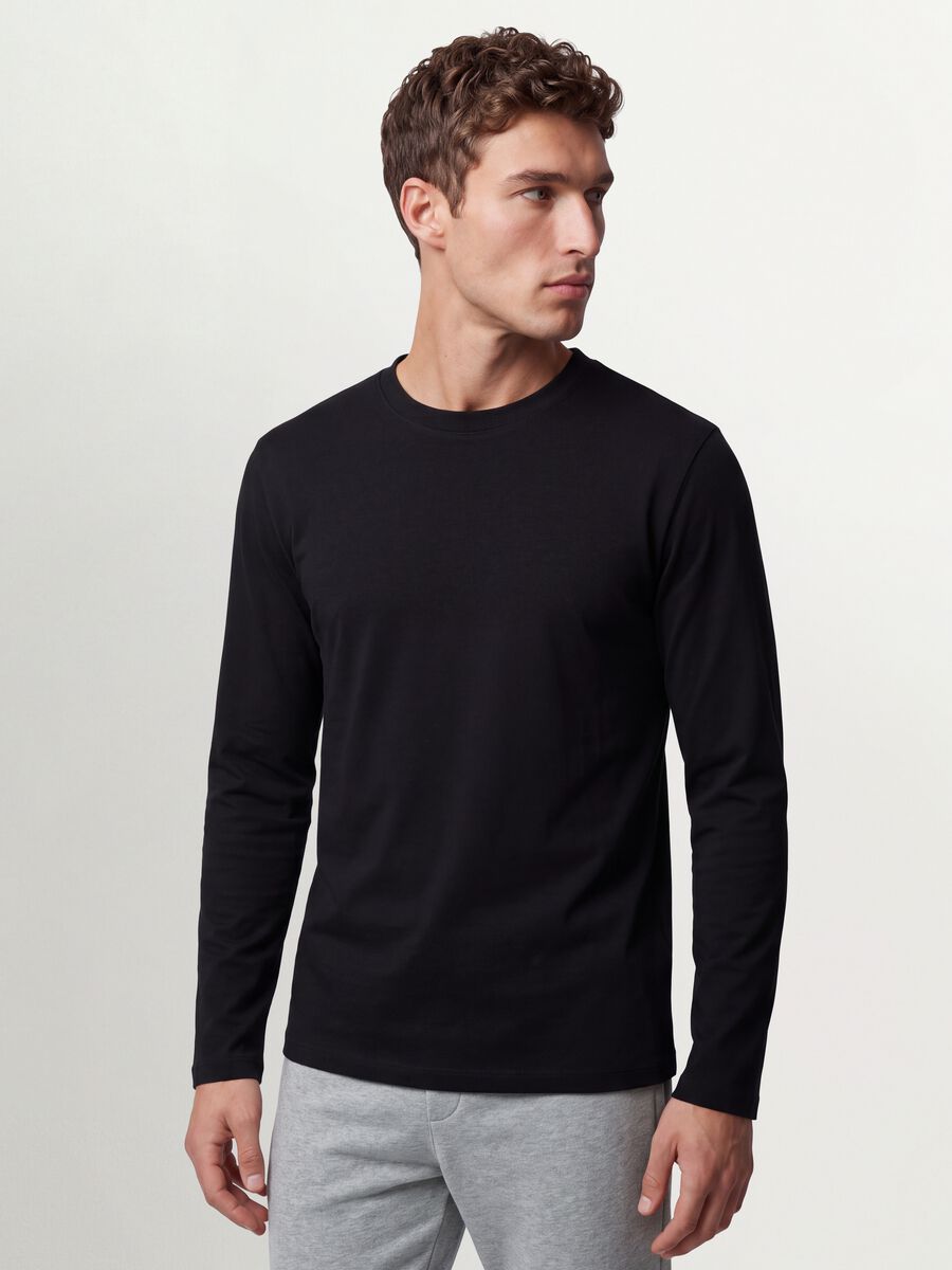 T-shirt nera a maniche lunghe in puro cotone organico con girocollo_0
