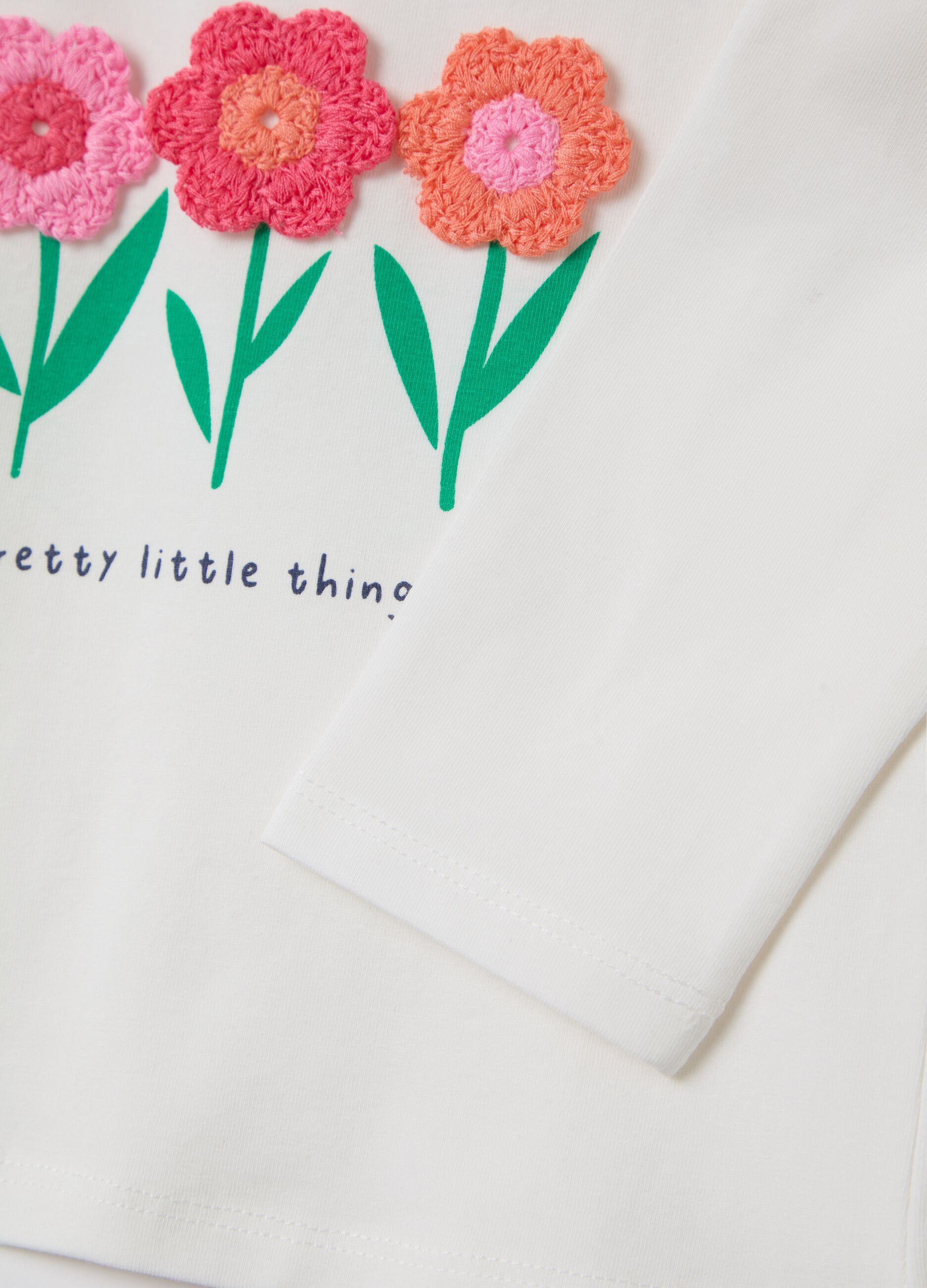 Long-sleeved T-shirt with crochet flowers