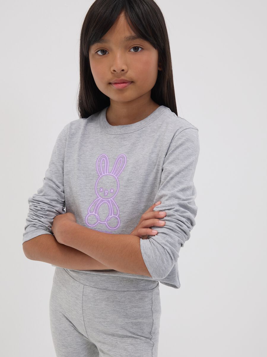 T-shirt crop grigia in puro cotone organico con collo a costine per ragazza_0