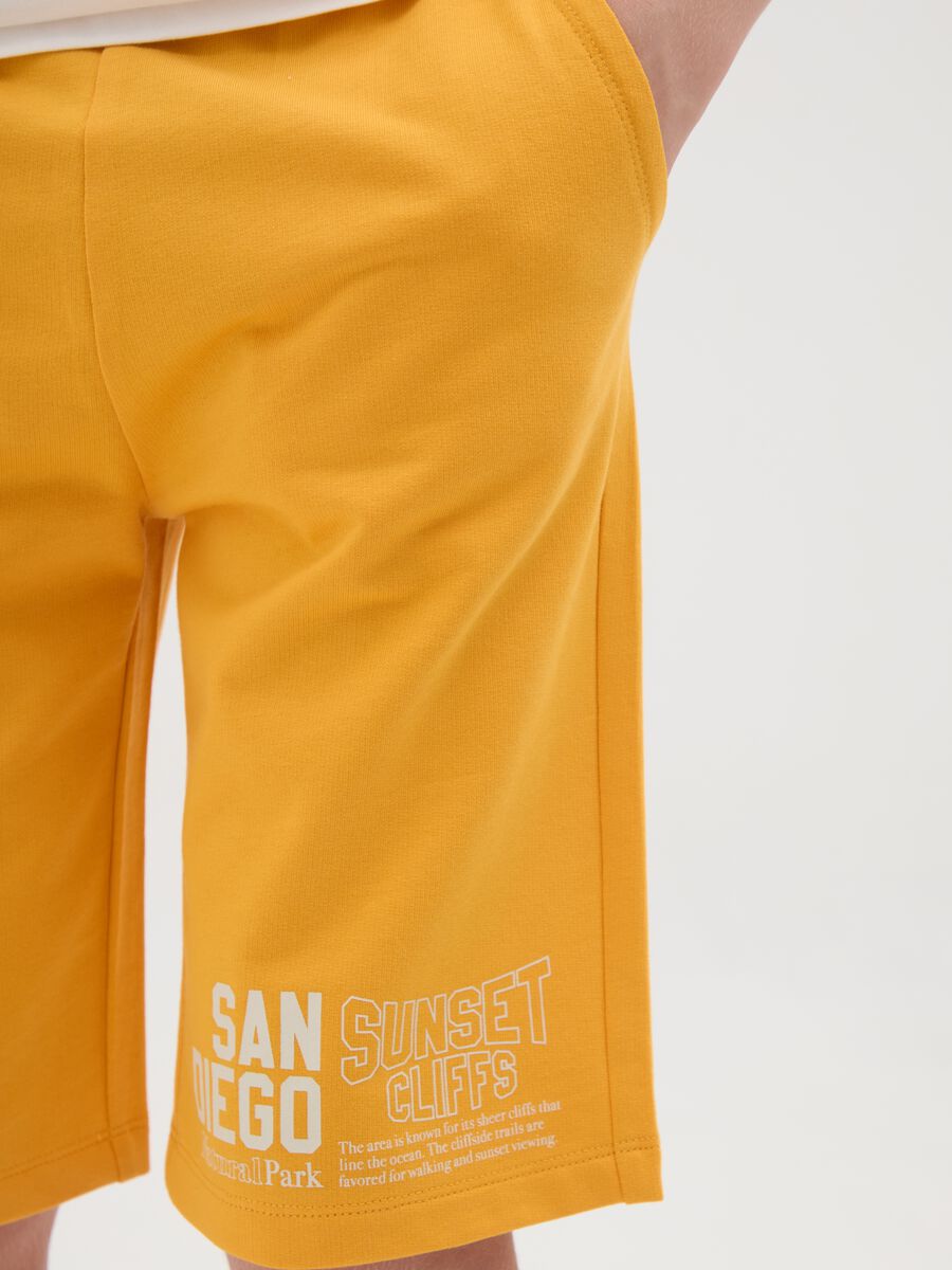 Yellow Bermuda joggers with drawstring and "San Diego" print_1