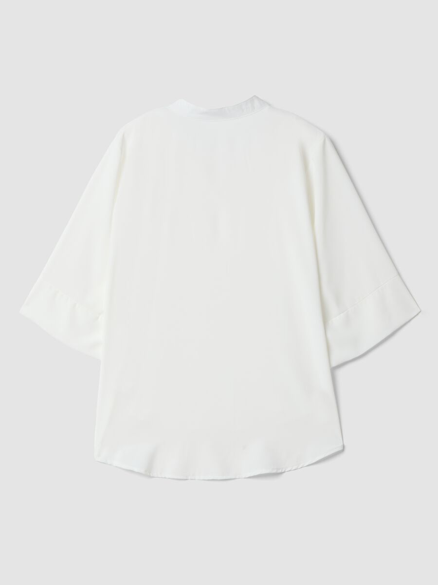 Blusa bianca regular fit con maniche ampie con collo alla coreana_2