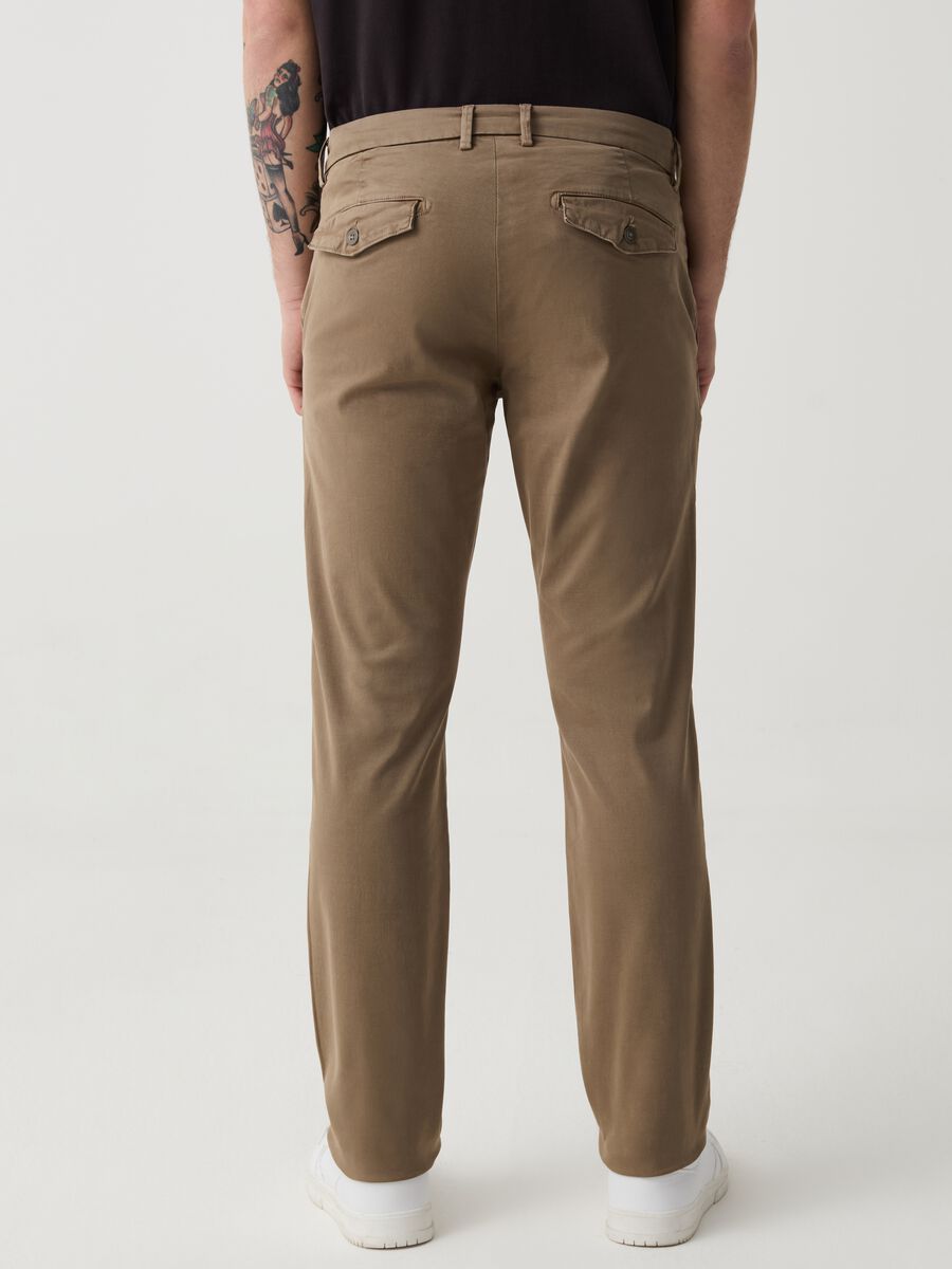 Pantalone chino regular fit_2