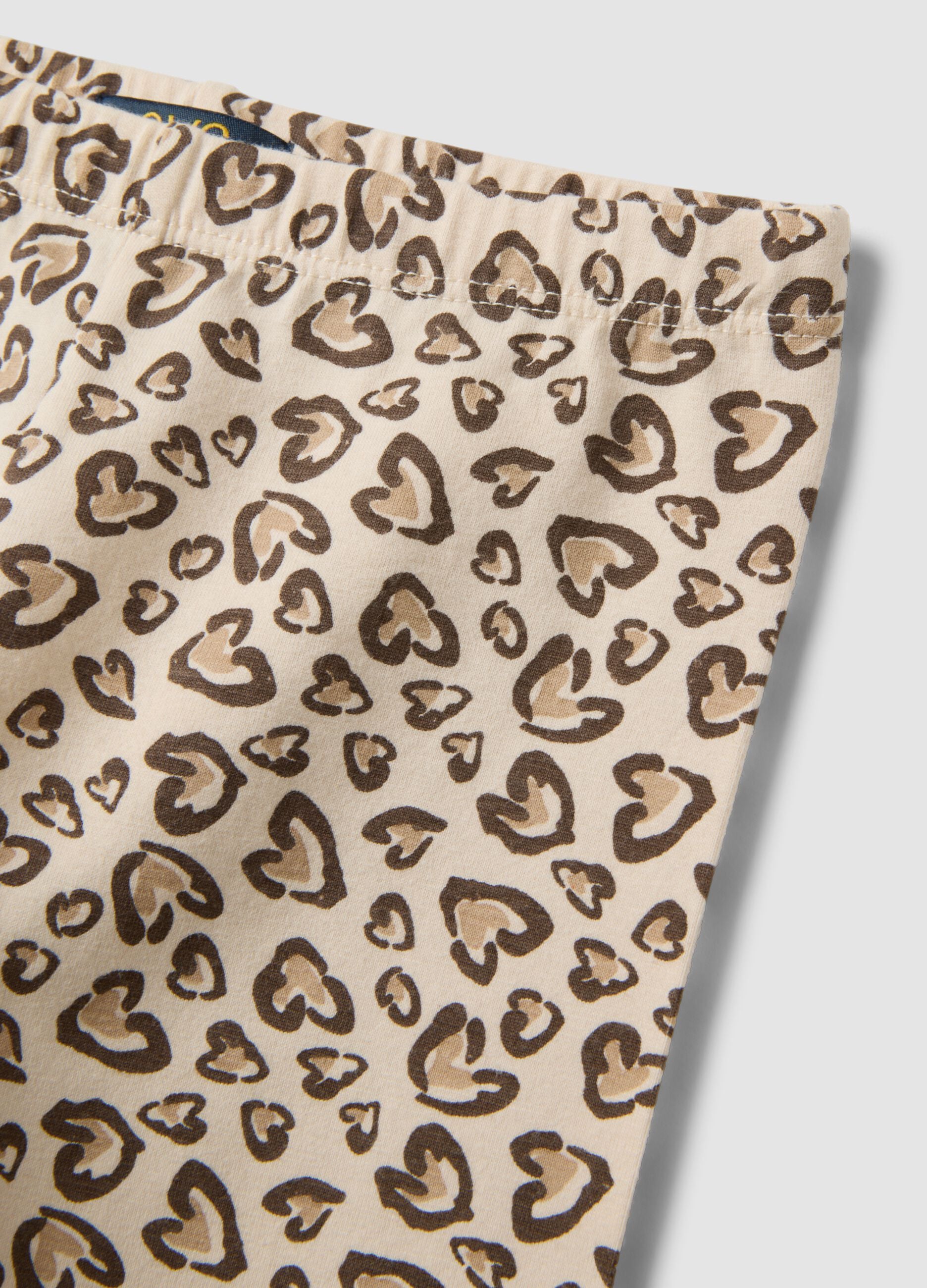 Beige organic cotton skinny cycling shorts with heart print for girls