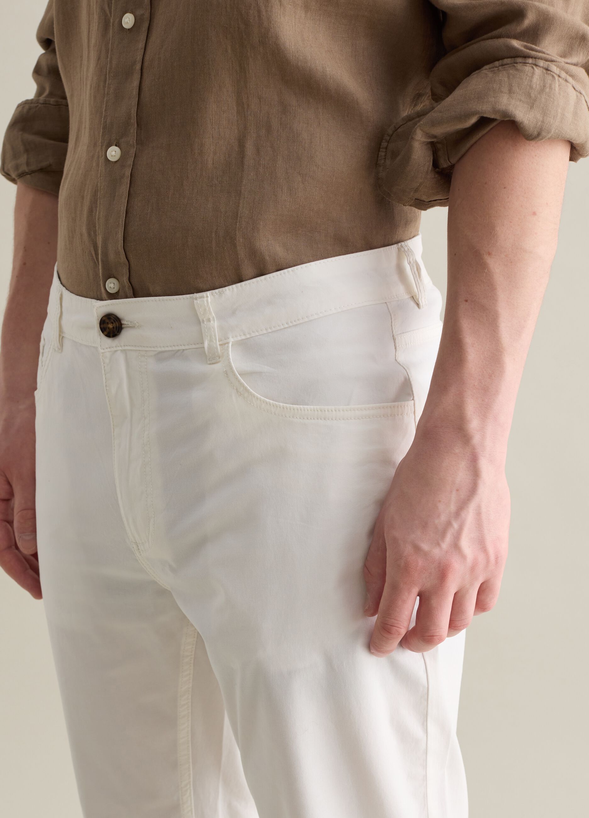 Pantaloni bianchi chino cinque tasche in cotone stretch