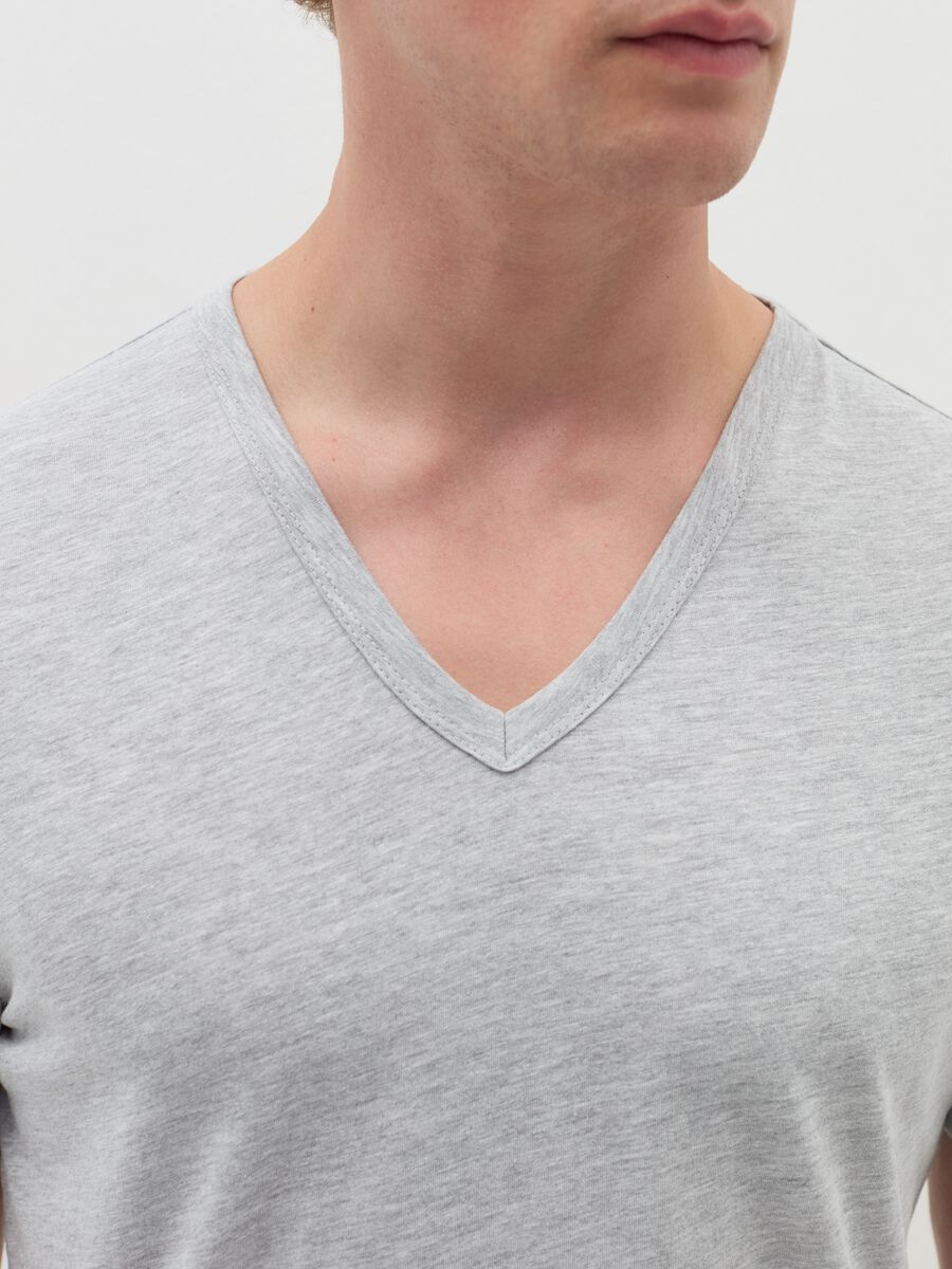 Two-pack undershirts with V neckline in jersey_3