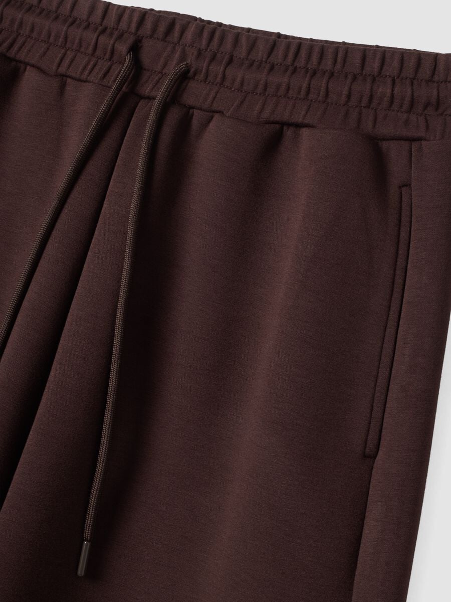 Pantaloni marroni wide leg in modal elasticizzato con coulisse_1