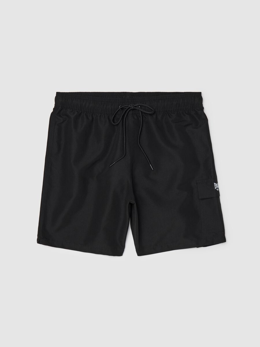 Black swimming trunks with logo print_4