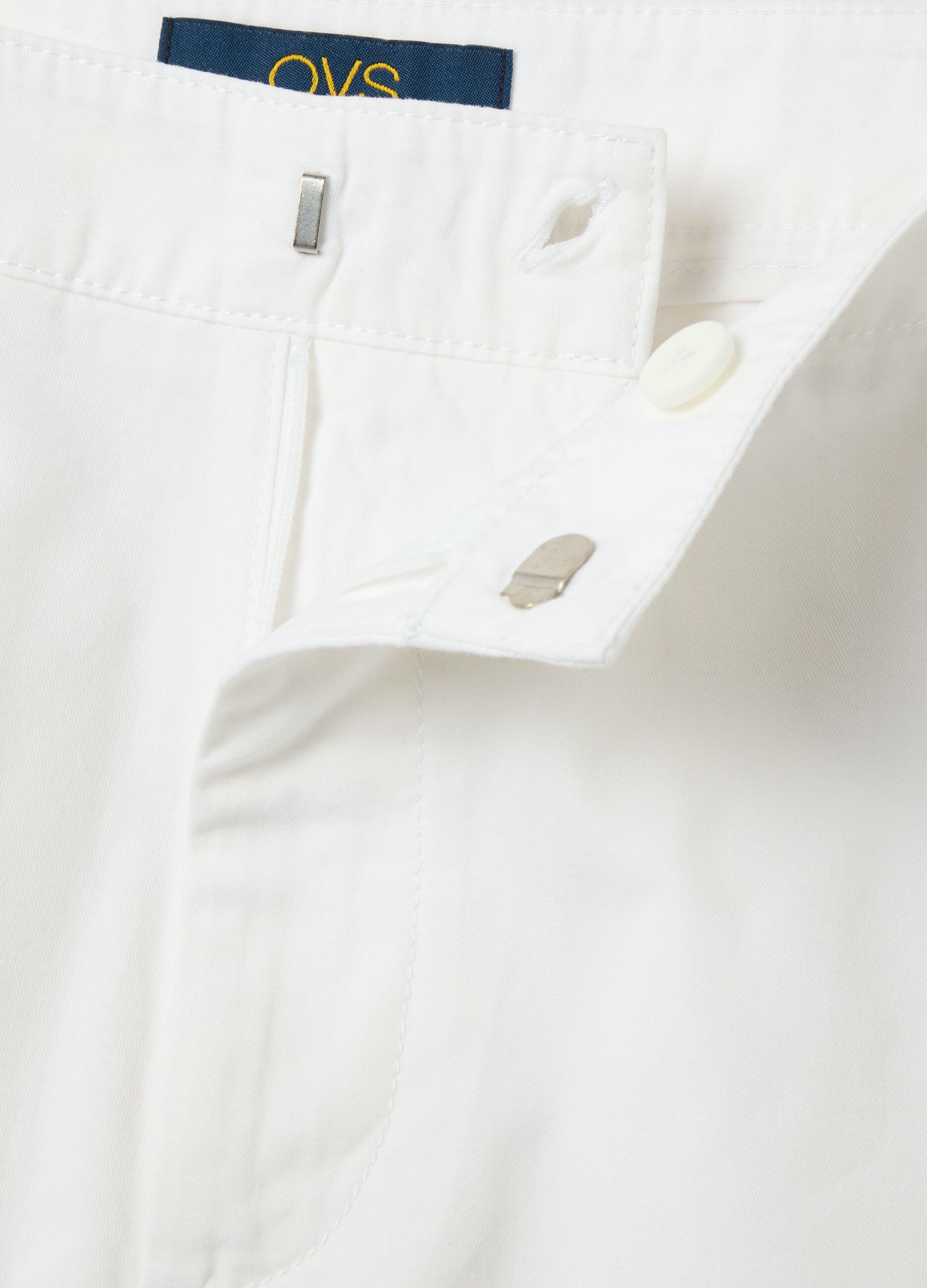 Short da donna in puro cotone bianco regular fit con tasche laterali