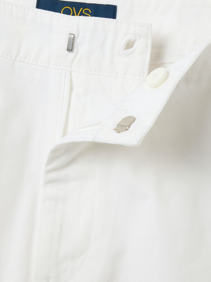 Women's white pure cotton shorts regular fit with side pockets_5