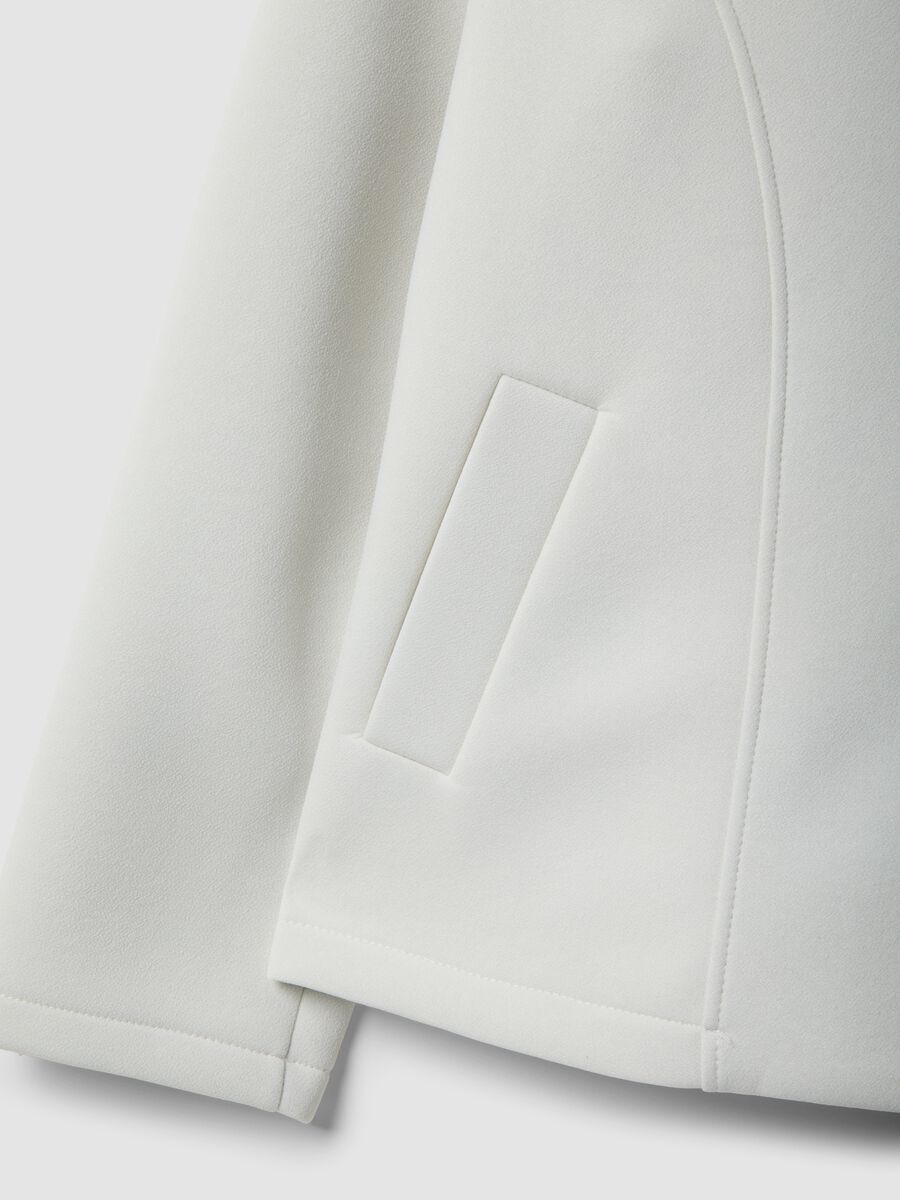 Giacca bianca regular fit con cappuccio e bottoni_5