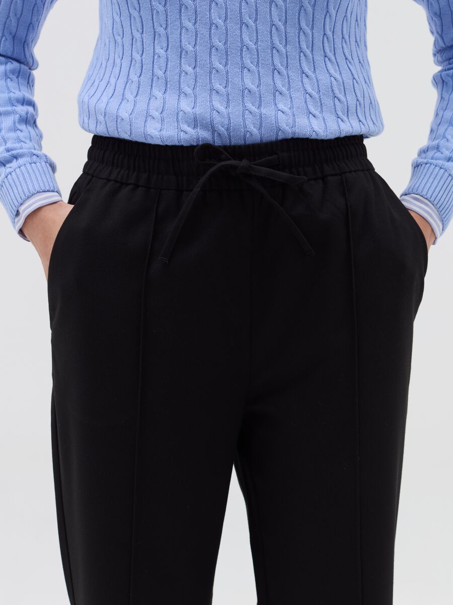 Pantalone carrot fit con risvolti_3