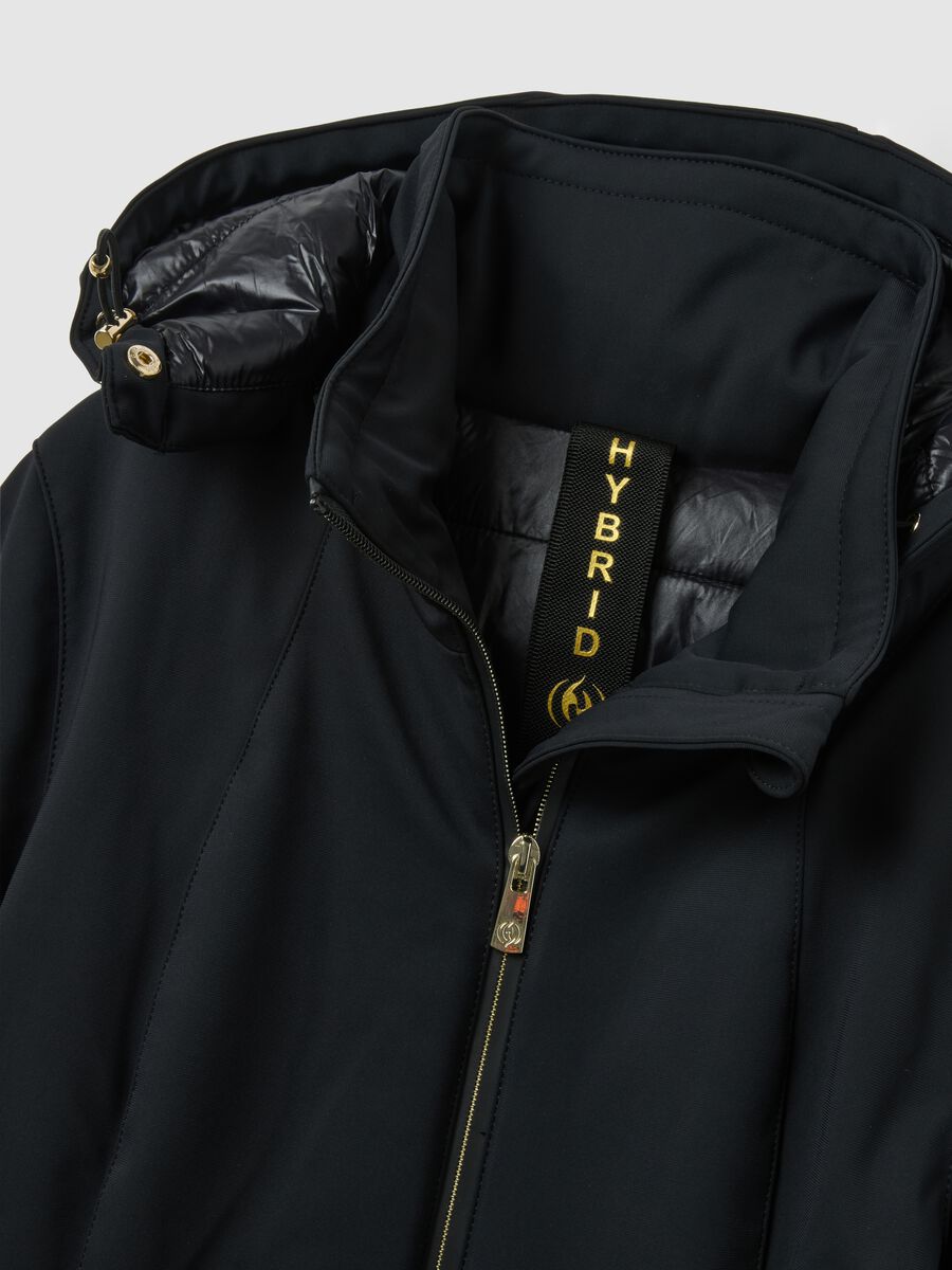 Giacca imbottita nera regular fit con zip e cappuccio_5