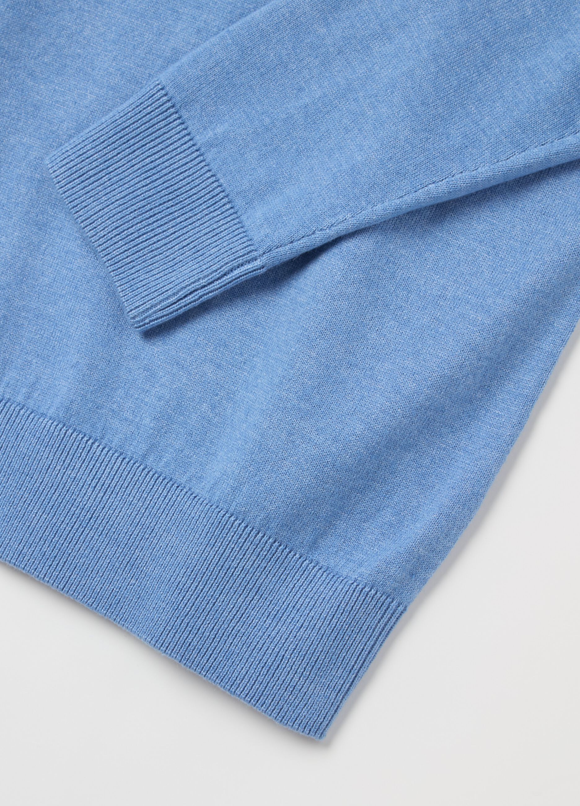 Round neck pullover