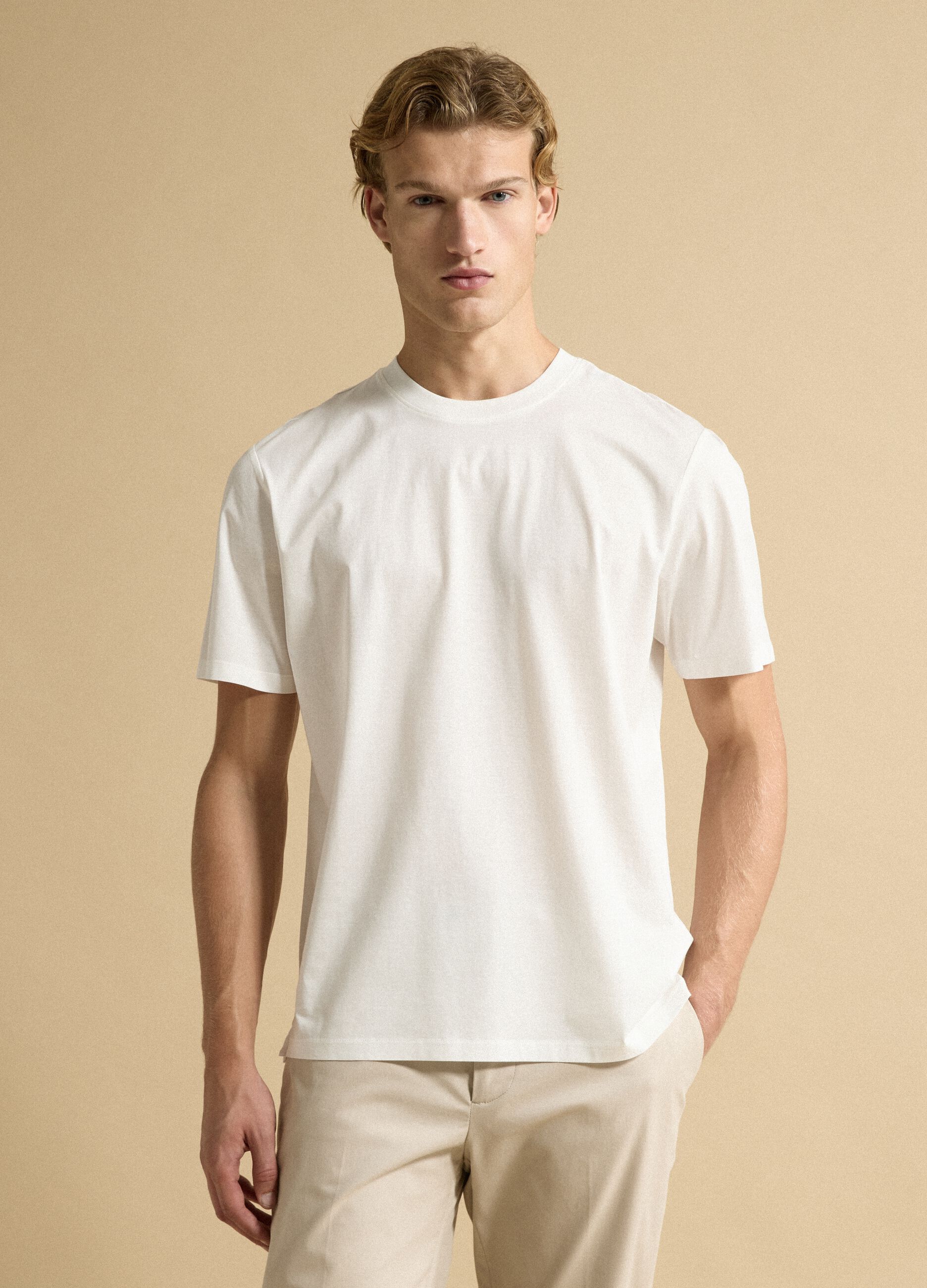 T-shirt bianca in jersey di puro cotone con girocollo relaxed fit