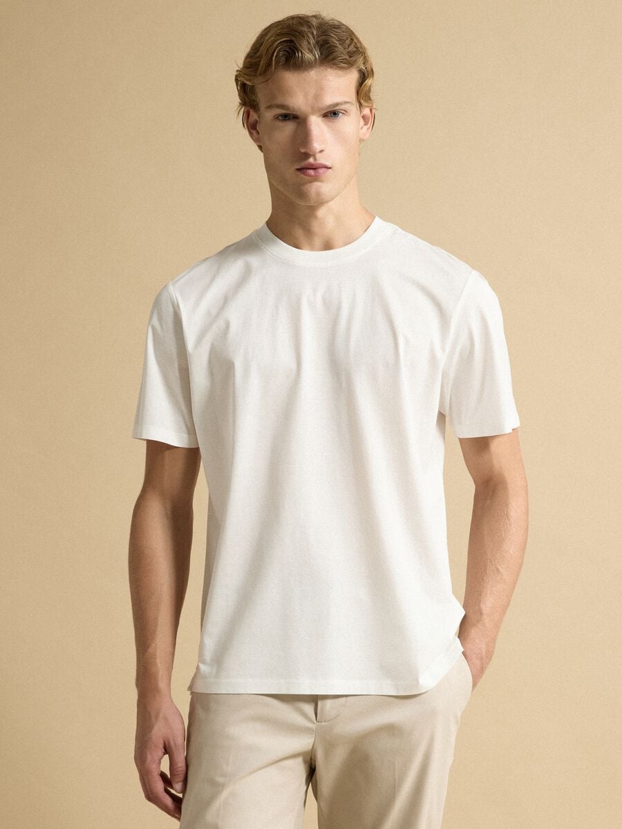 T-shirt bianca in jersey di puro cotone con girocollo relaxed fit_1