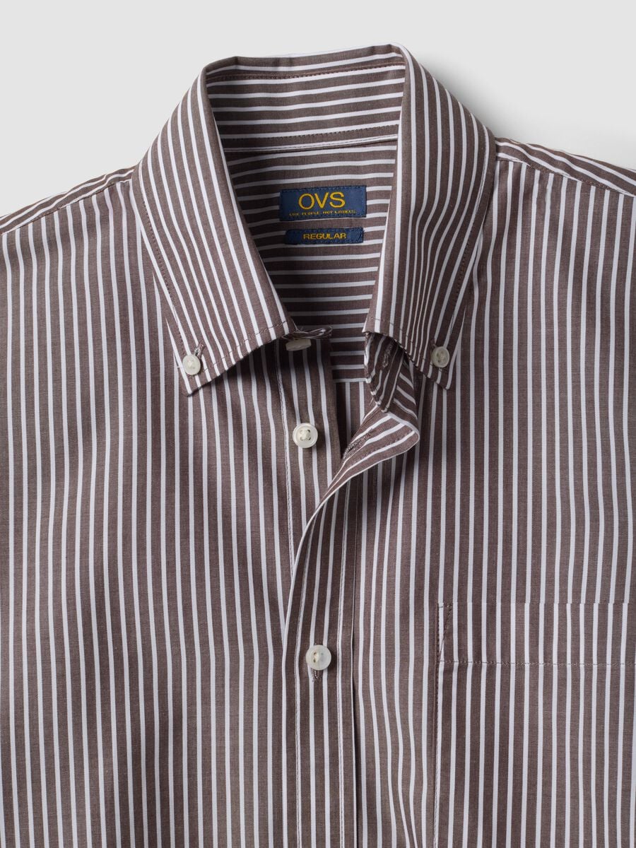 Camicia marrone in misto cotone a righe con collo botton down easy iron regular fit_6