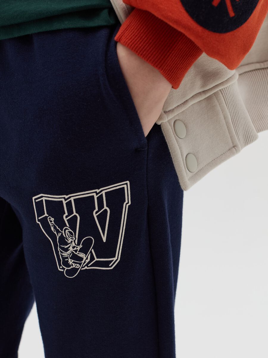 Joggers with snowboarder print_2