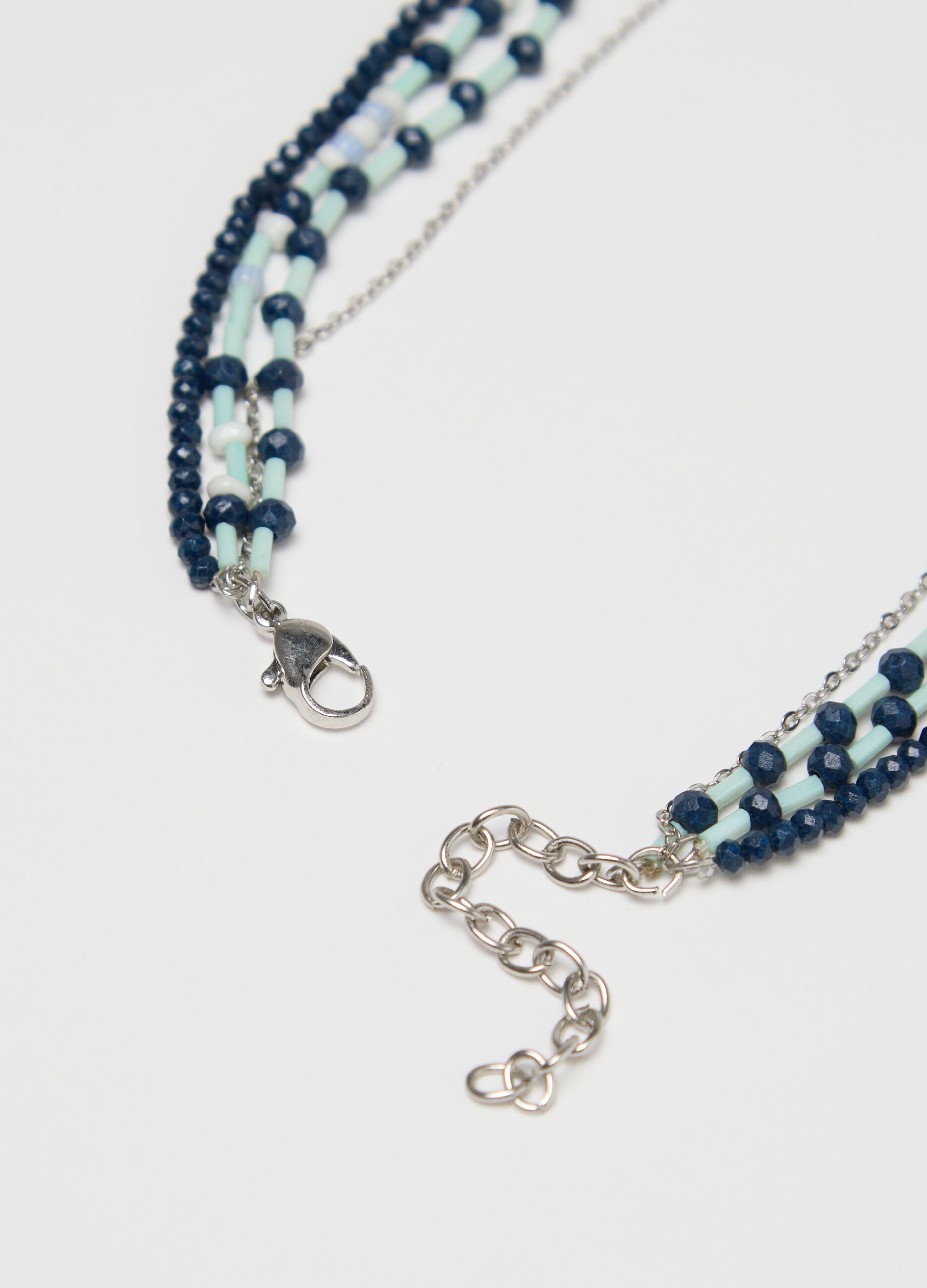 Collana multifili con perline e pendente in strass
