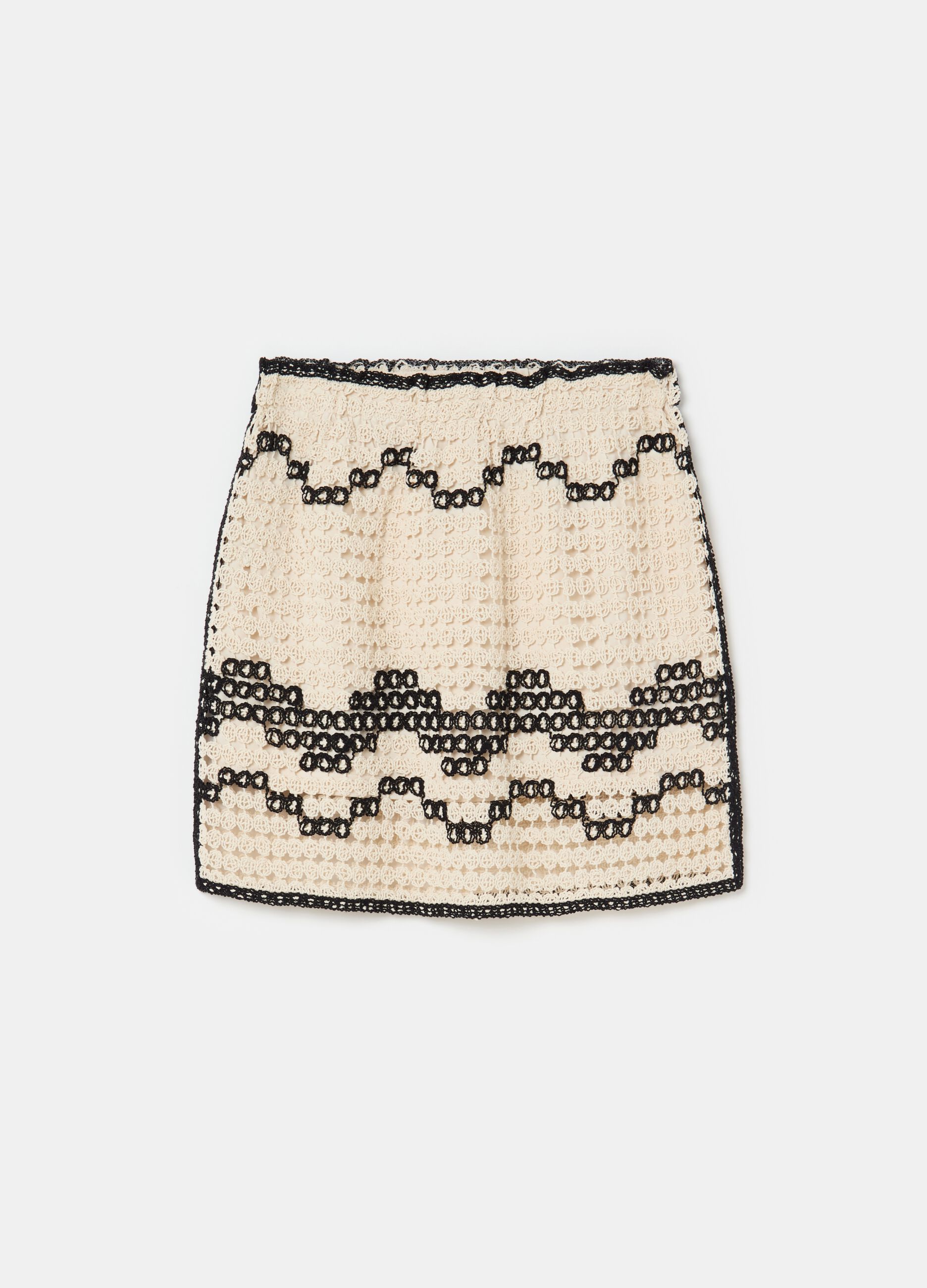 Minigonna crochet con motivo ondulato